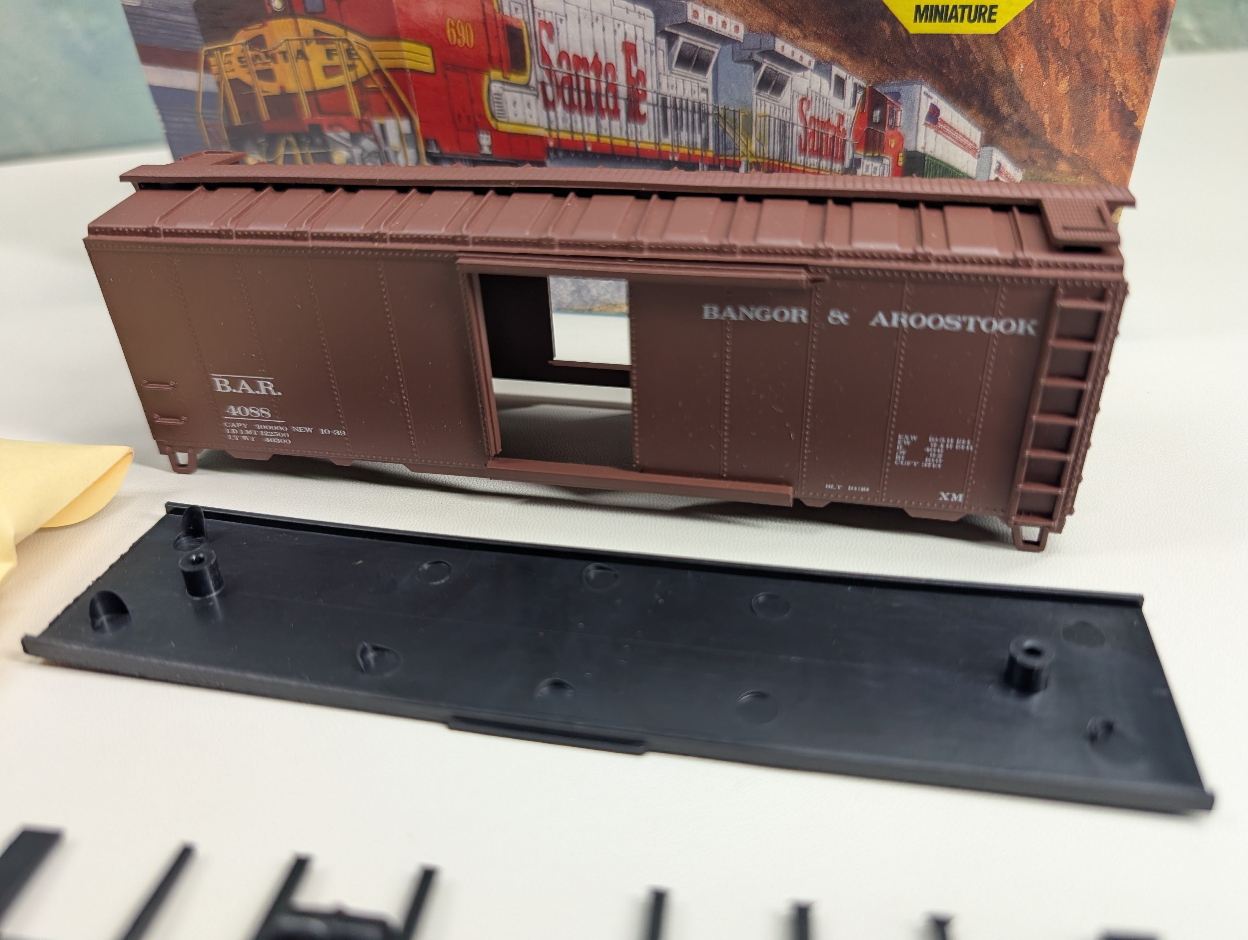 USED Athearn HO Scale 40' Box Car Bangor and Aroostook BAR #4088 KIT