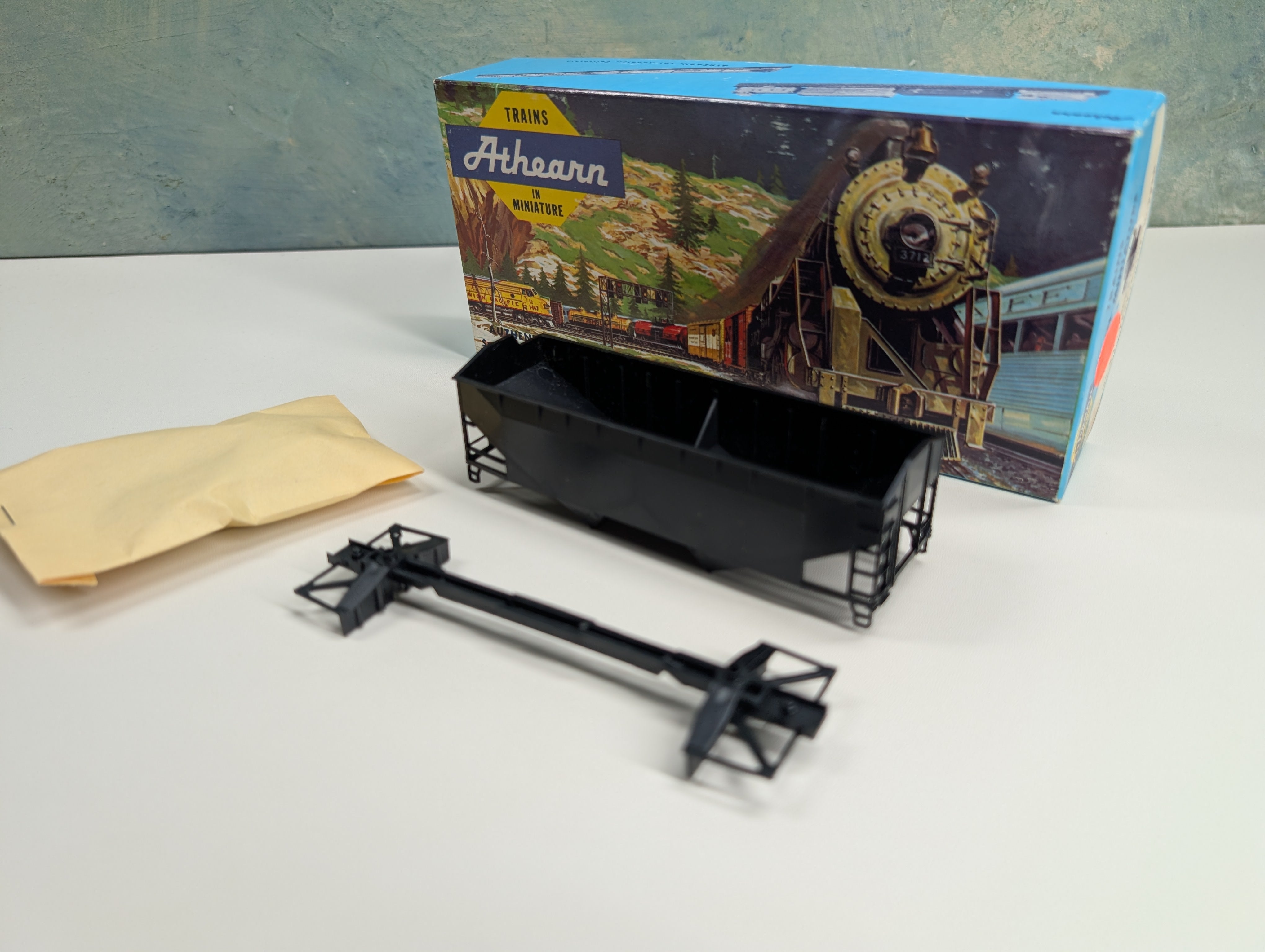 USED Athearn 5400 HO Scale 2 Bay 34' Offset Side Hopper Undecorated KIT