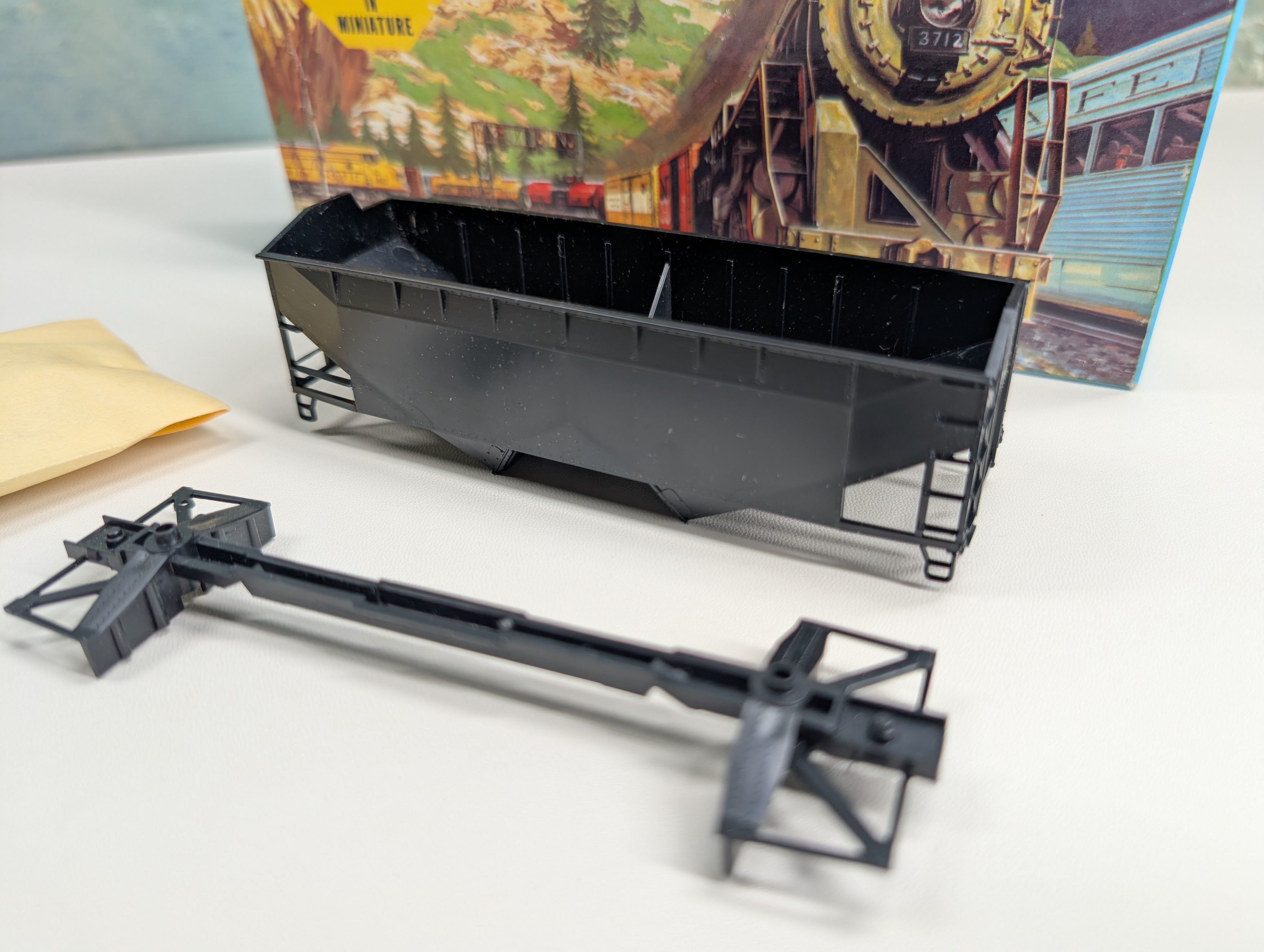 USED Athearn 5400 HO Scale 2 Bay 34' Offset Side Hopper Undecorated KIT
