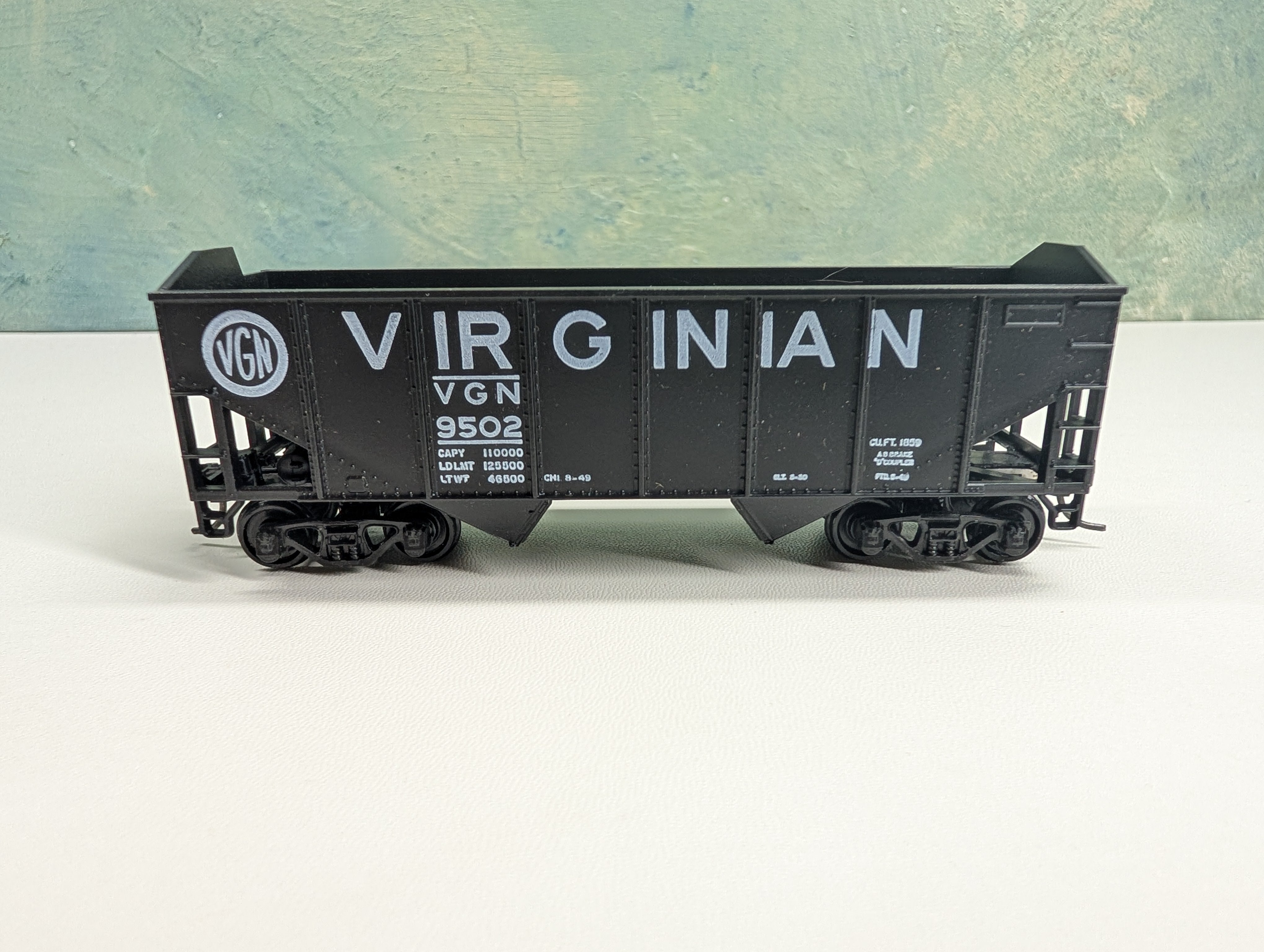 USED Athearn 5446 HO Scale 2 Bay 34' Rib Side Hopper Virginian VGN #9502