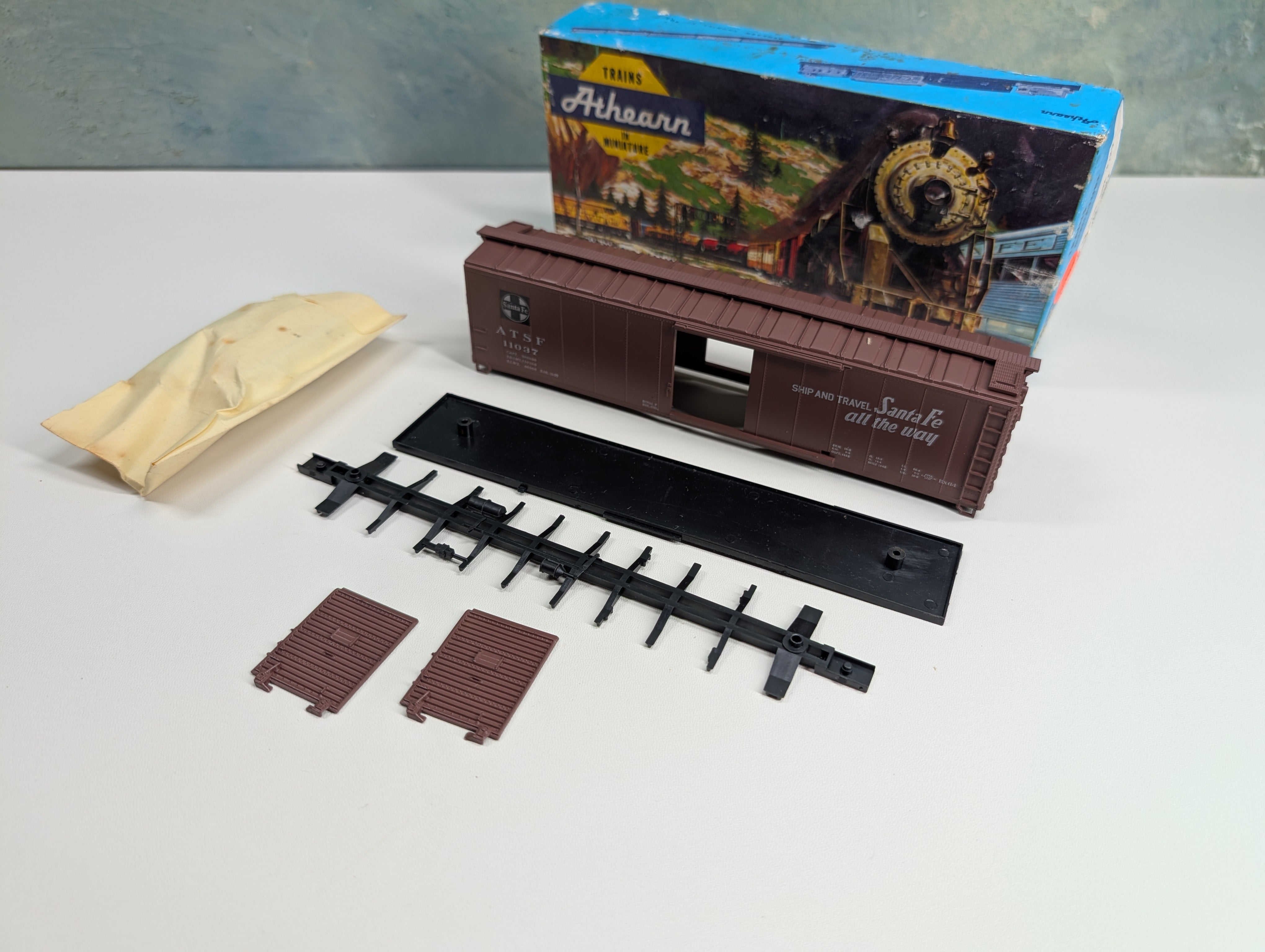 USED Athearn HO Scale 50' SD Box Car Santa Fe ATSF #11037 KIT