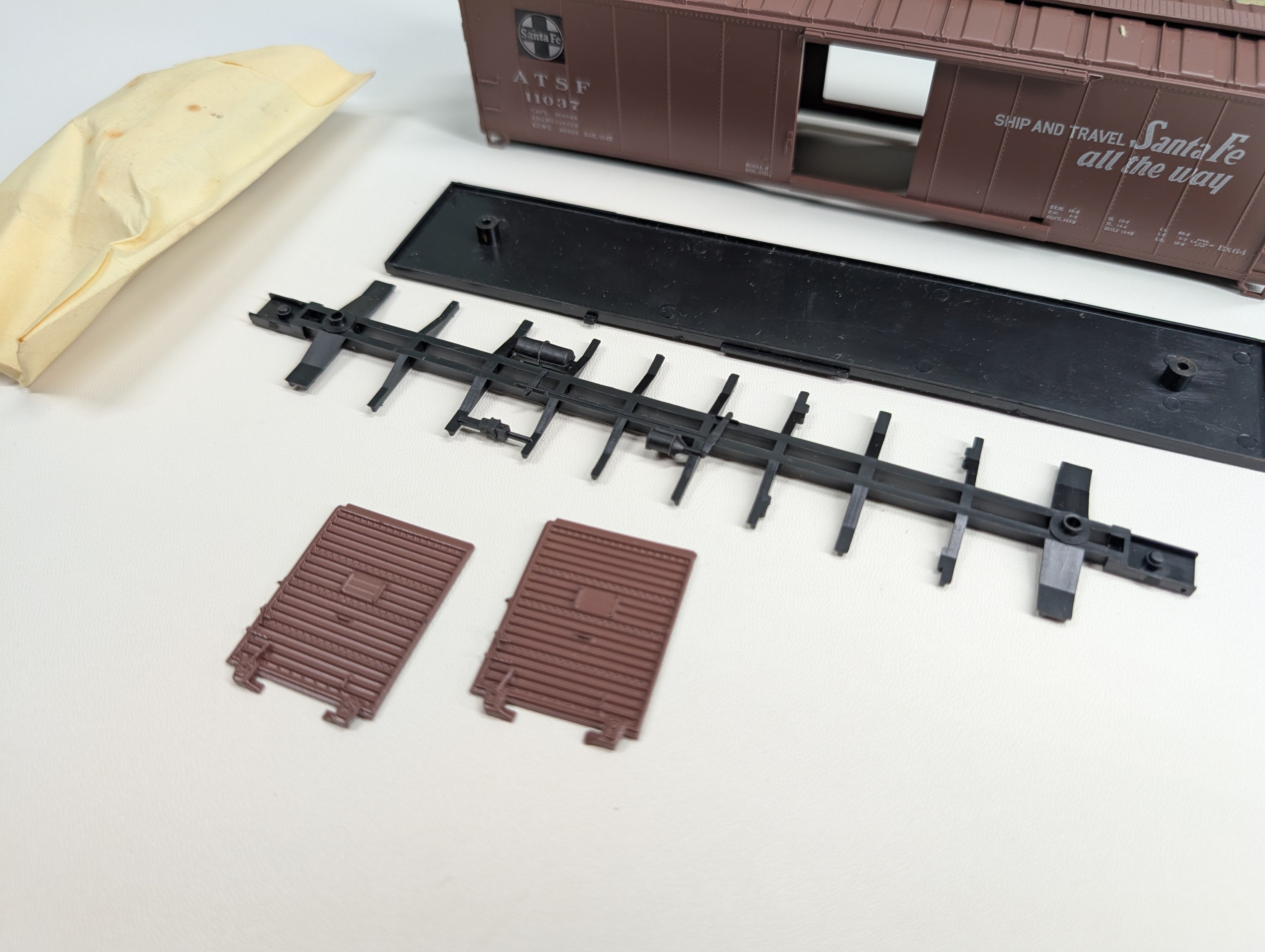 USED Athearn HO Scale 50' SD Box Car Santa Fe ATSF #11037 KIT