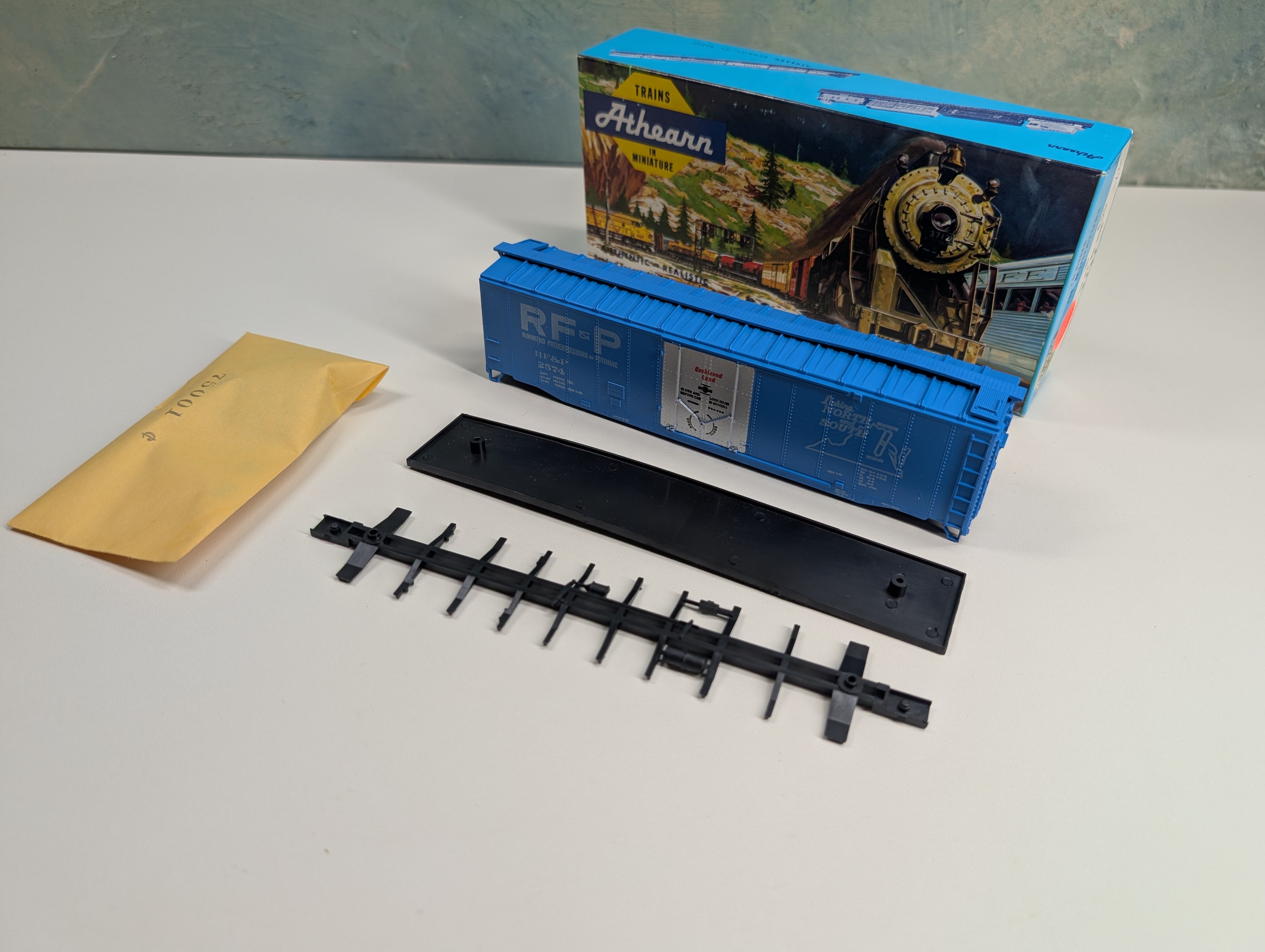 USED Athearn 5278 HO Scale 50' PD Box Car Richmond Fredericksburg & Potomac RF&P #2574 KIT