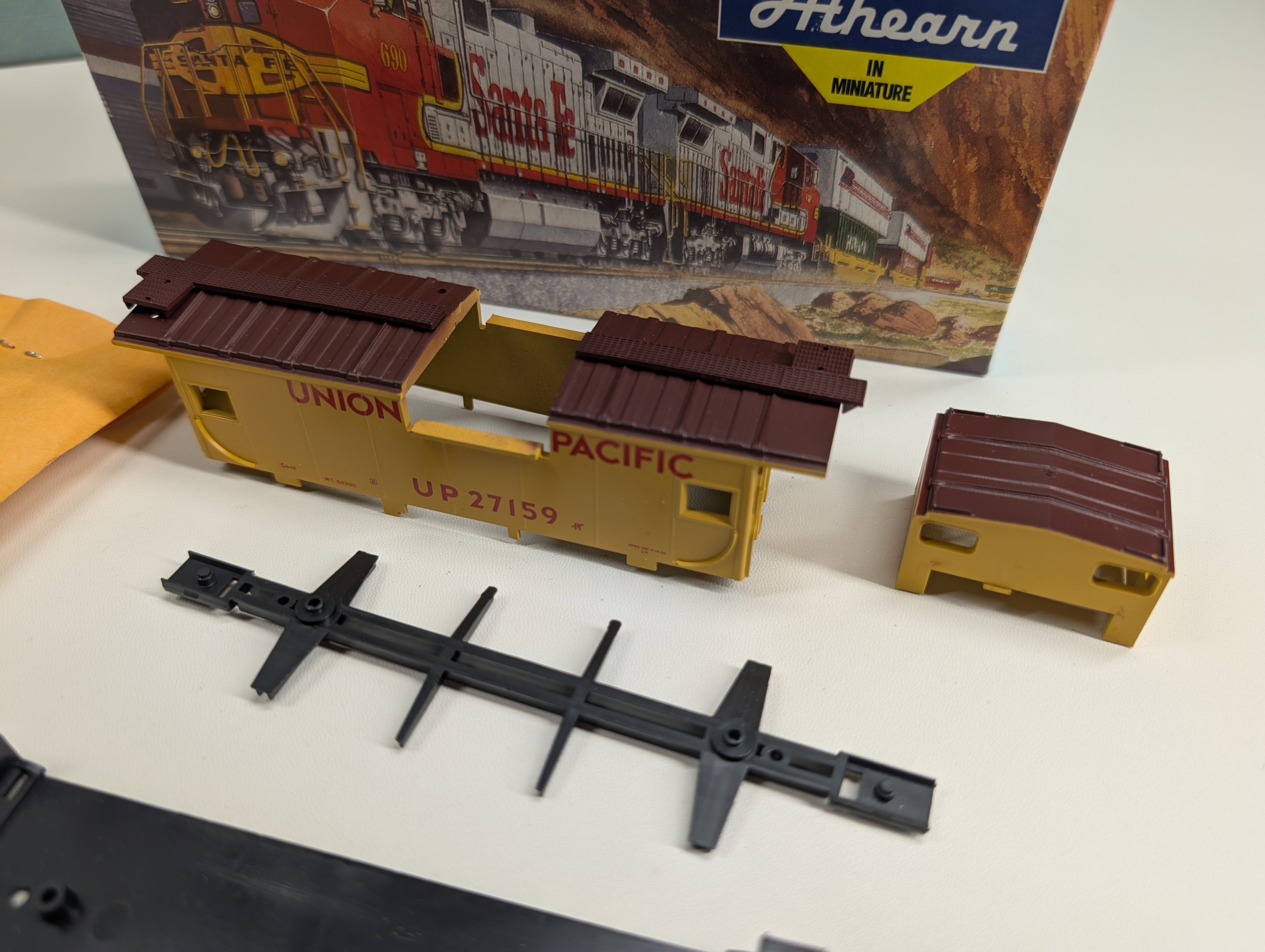 USED Athearn 5368 HO Scale Wide Vision Caboose Union Pacific UP #27159 KIT