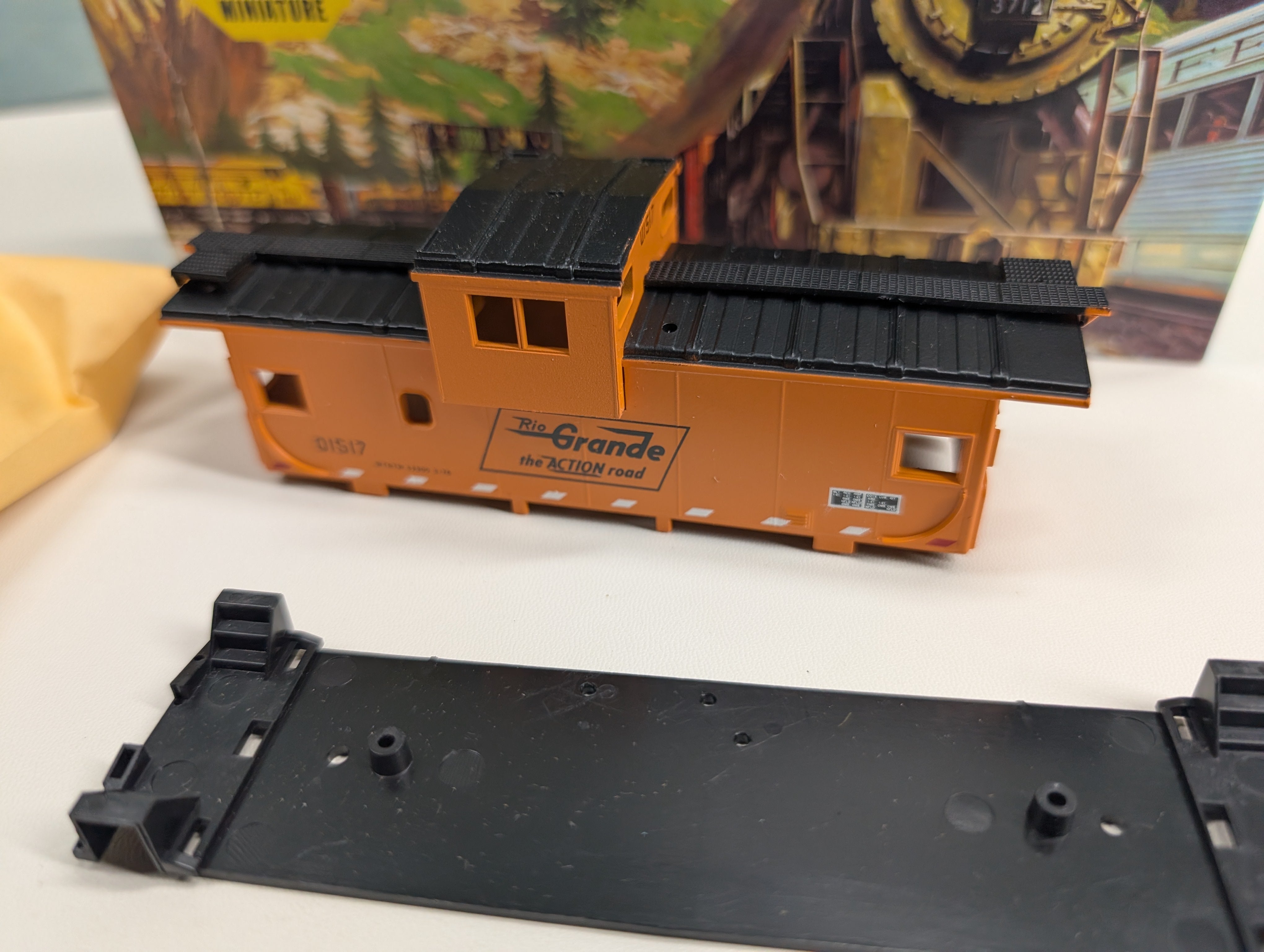 USED Athearn 257 HO Scale Wide Vision Caboose Rio Grande #01517 Rail Runner Custom KIT