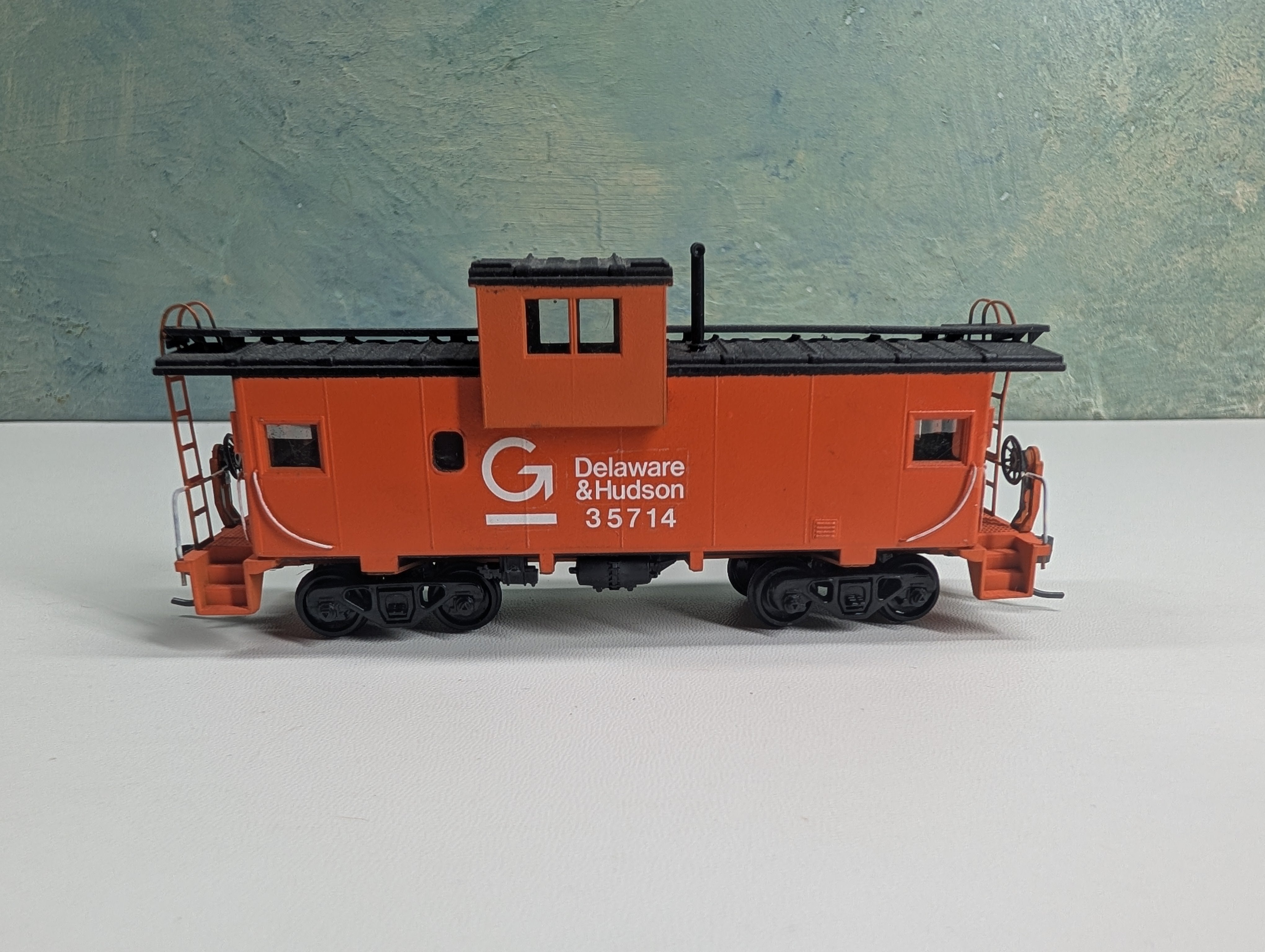 USED Athearn HO Scale Wide Vision Caboose Guilford D&H #35714 Custom Decals