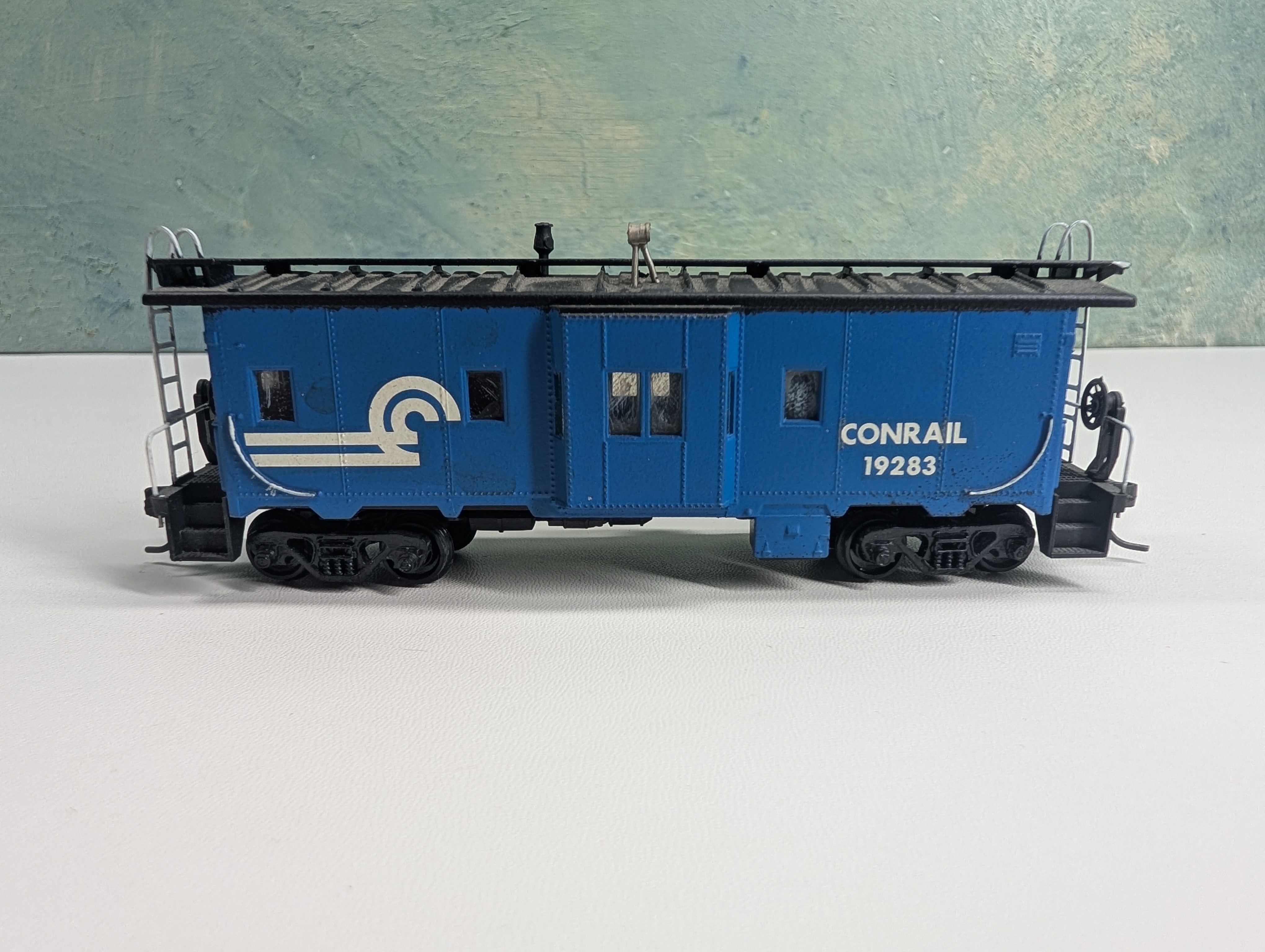 USED Athearn HO Scale Bay Window Caboose Conrail CR #19283 Custom Decals