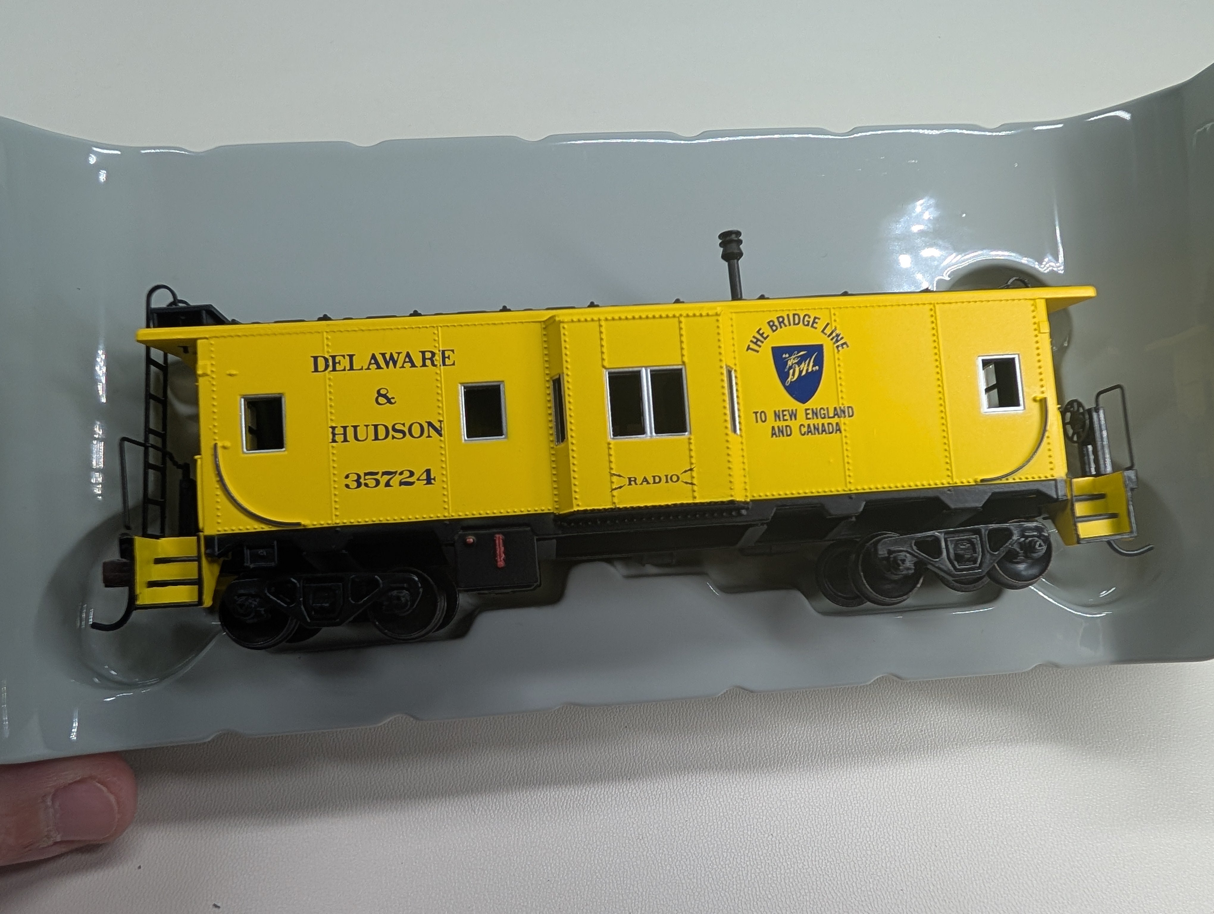 USED Athearn 7452 HO Scale Bay Window Caboose Delaware and Hudson D&H #35724