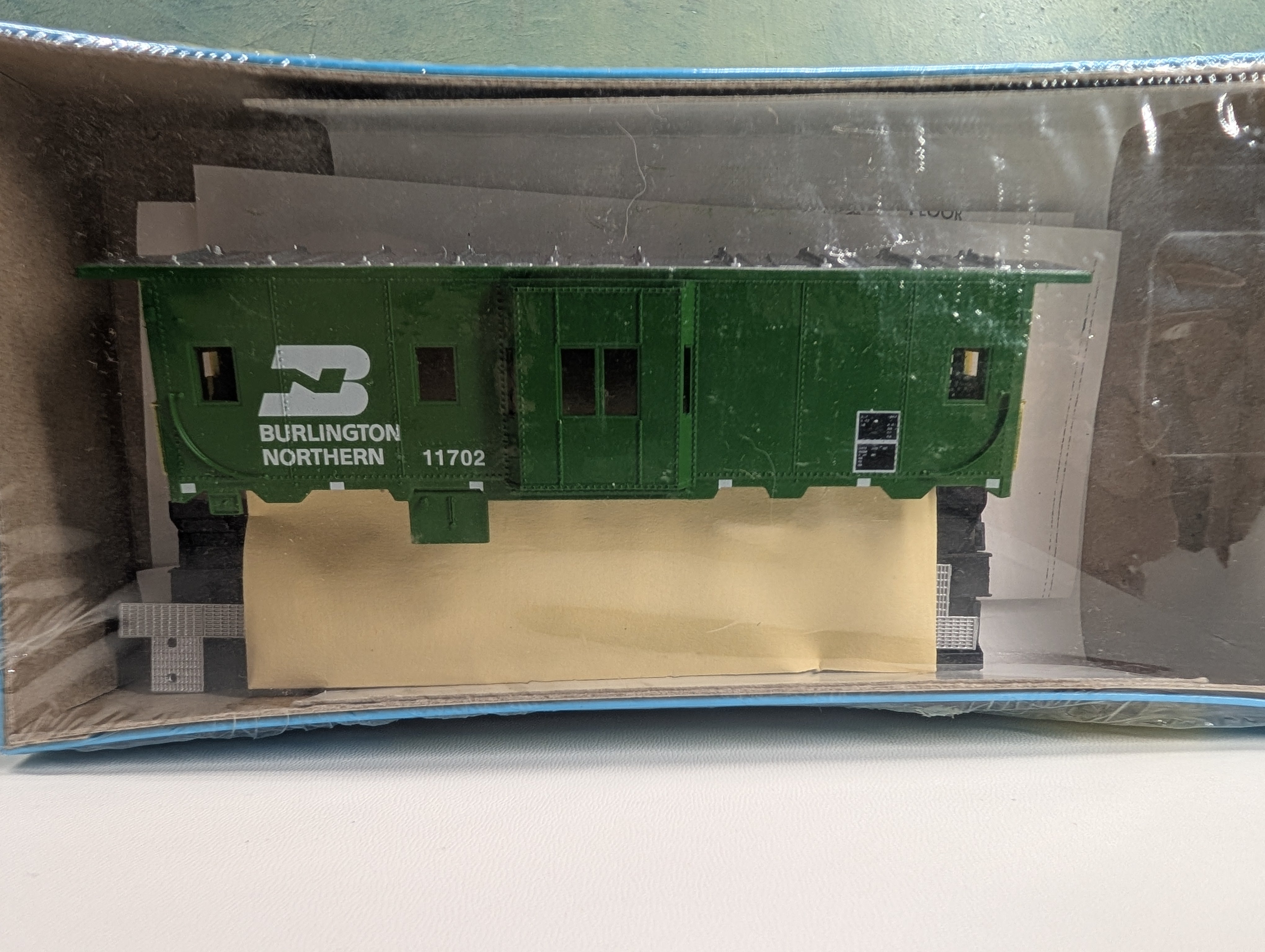 Athearn 1165 HO Scale Bay Window Caboose Burlington Northern #11702 Sealed KIT