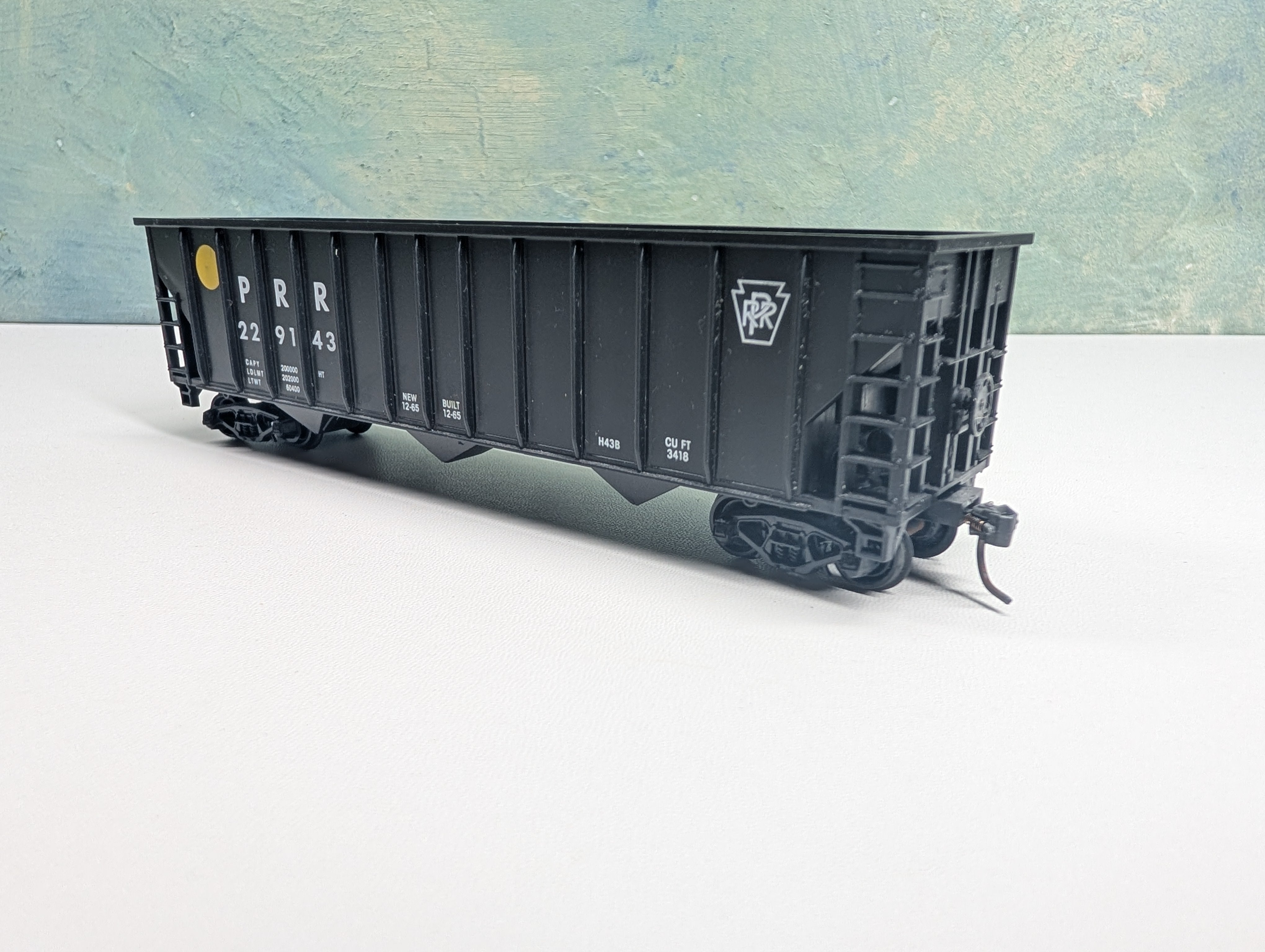 USED MCKEAN HO Scale 100 Ton 12 Panel 3 Bay Hopper Pennsylvania PRR #229143
