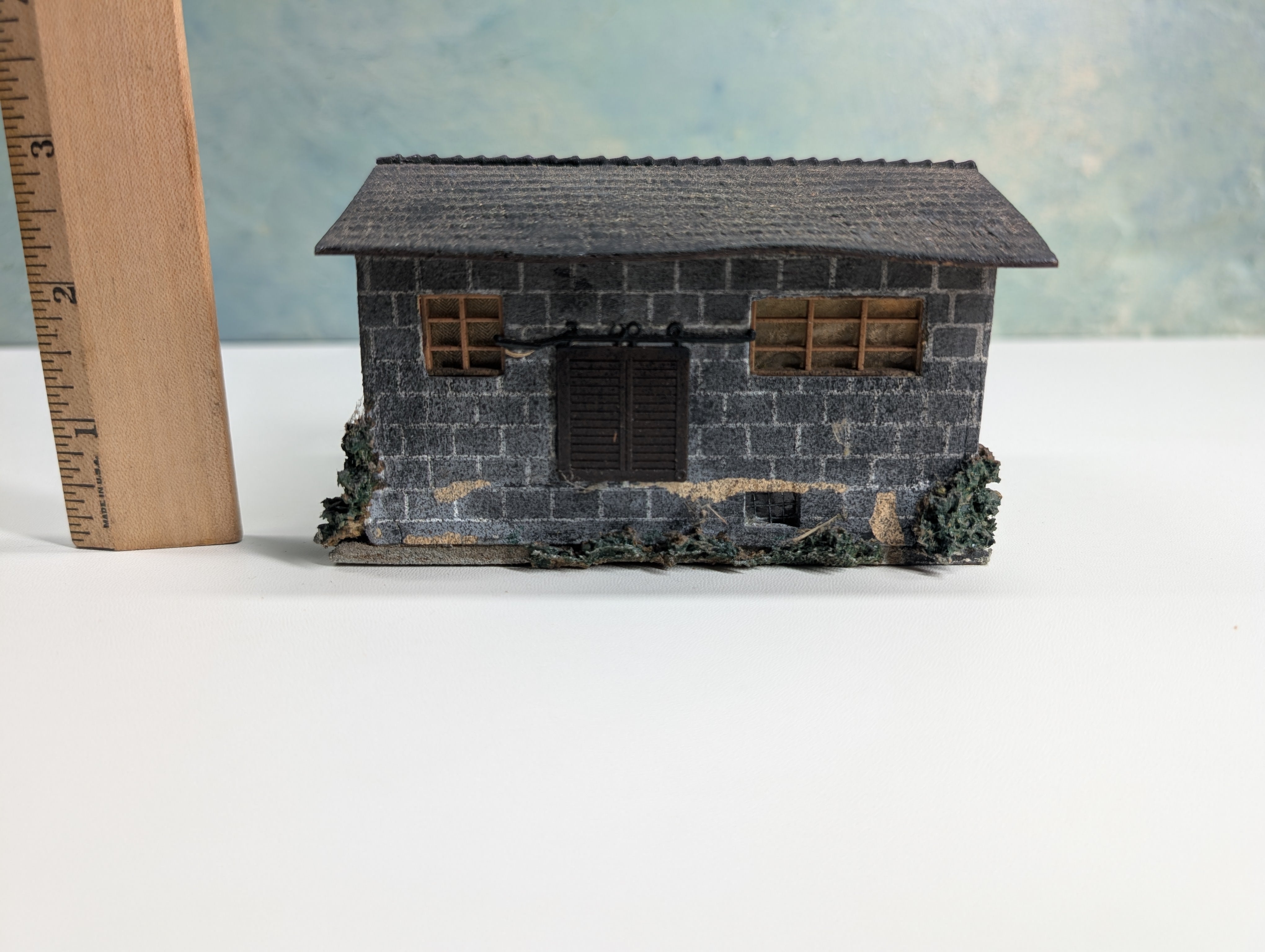 USED HO Scale Gray Brick Warehouse