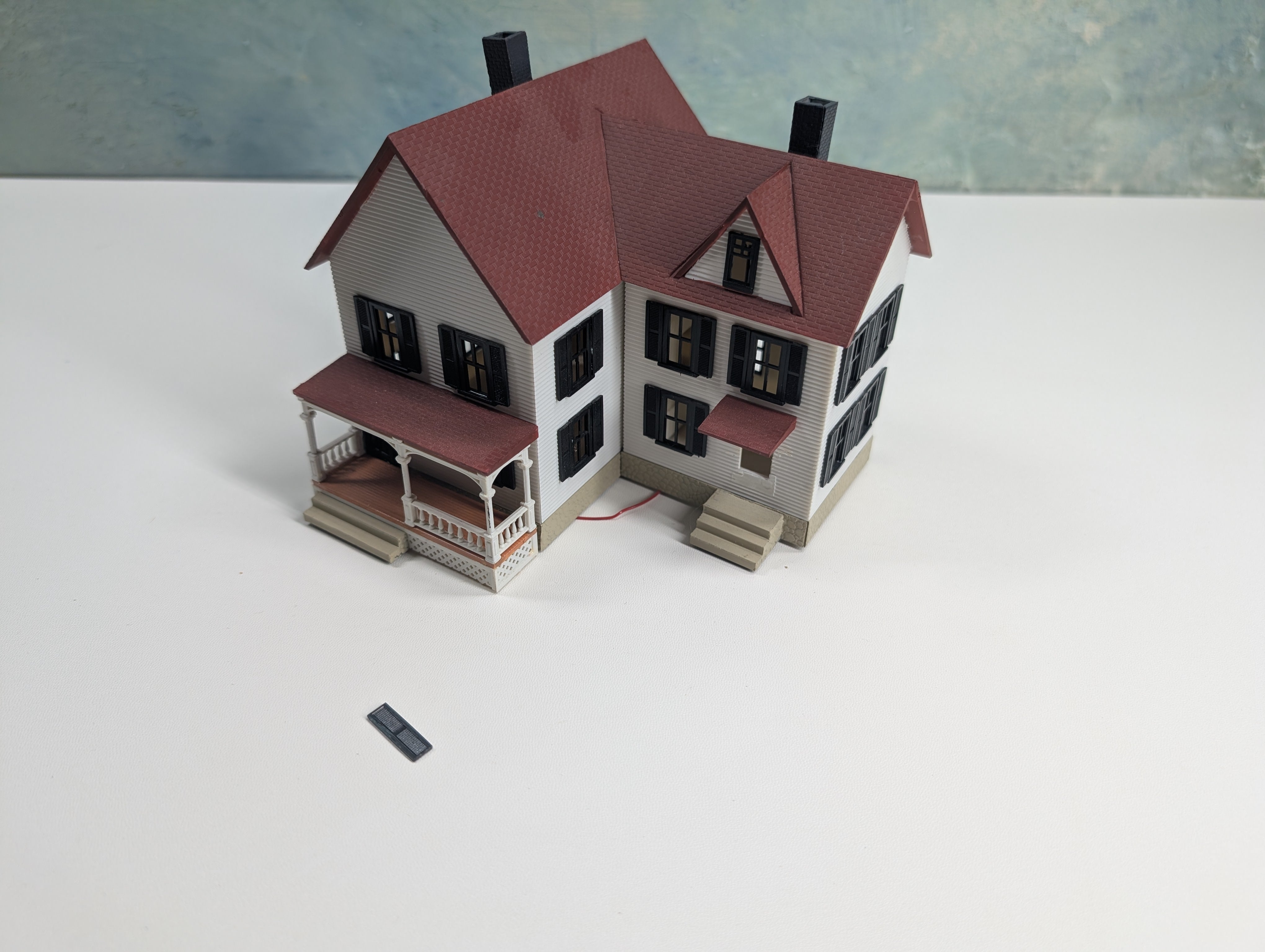 USED HO Scale White Farm House