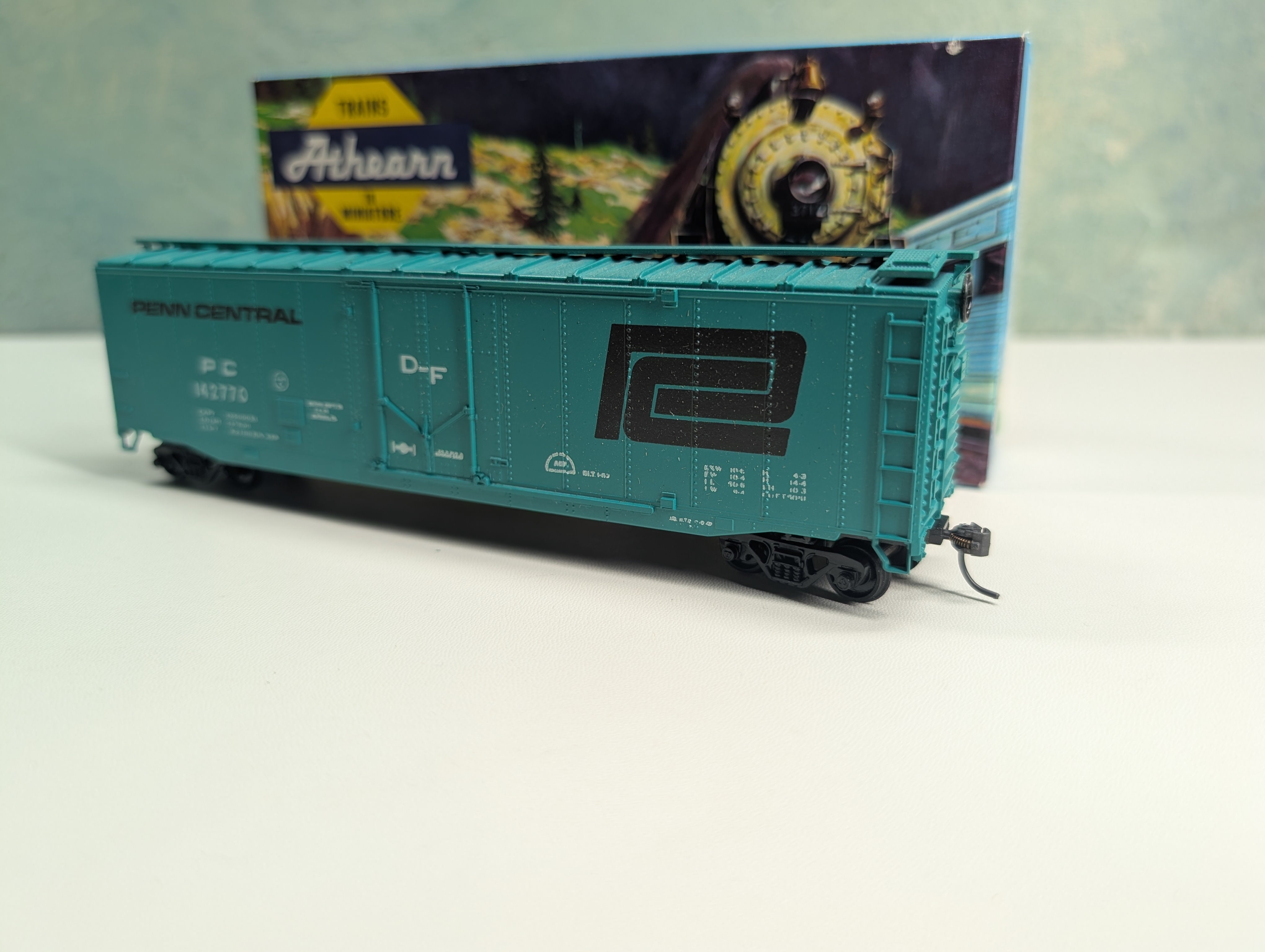 USED Athearn HO Scale 50' PD Box Car Penn Central PC #142770