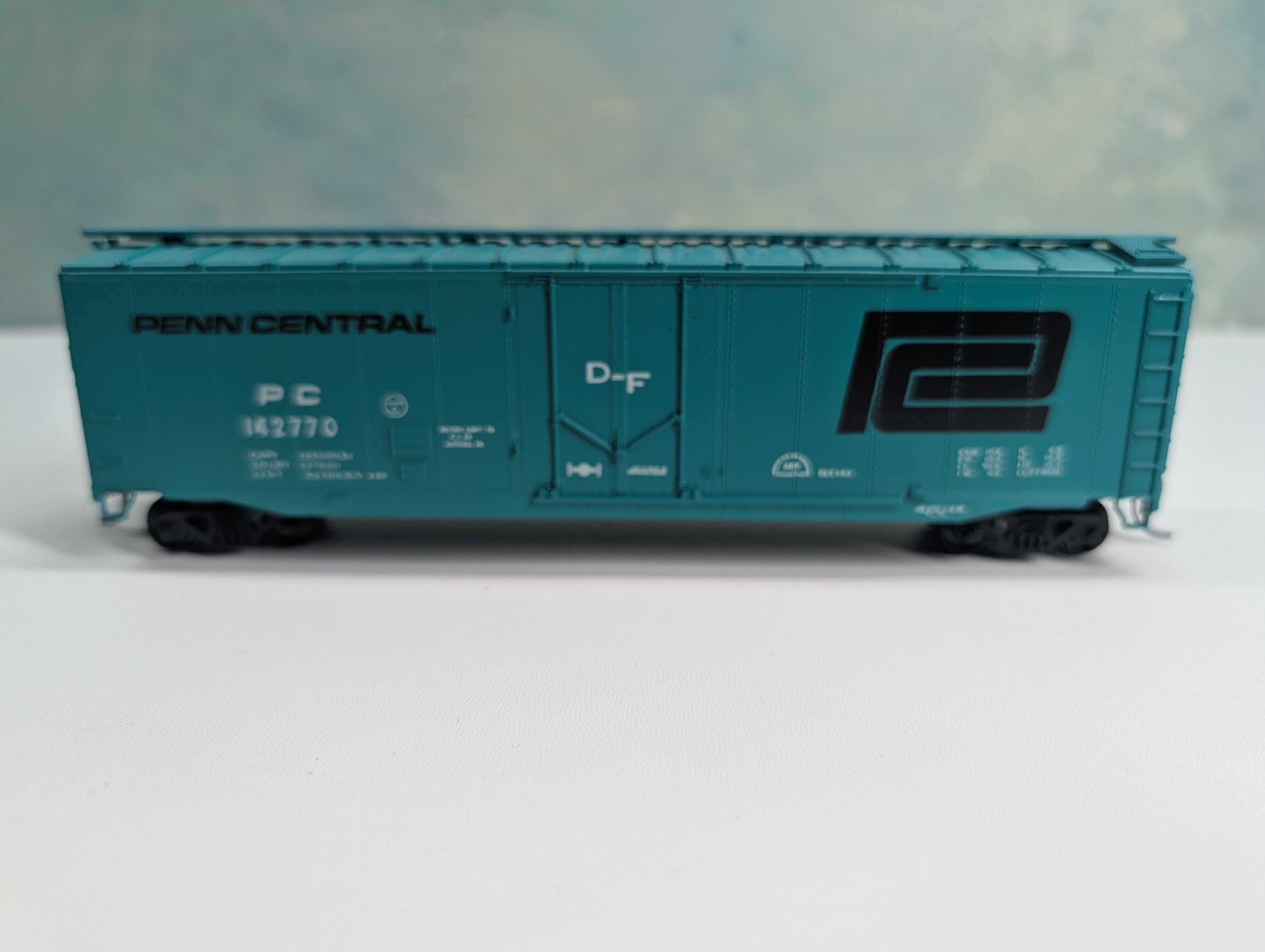 USED Athearn HO Scale 50' PD Box Car Penn Central PC #142770
