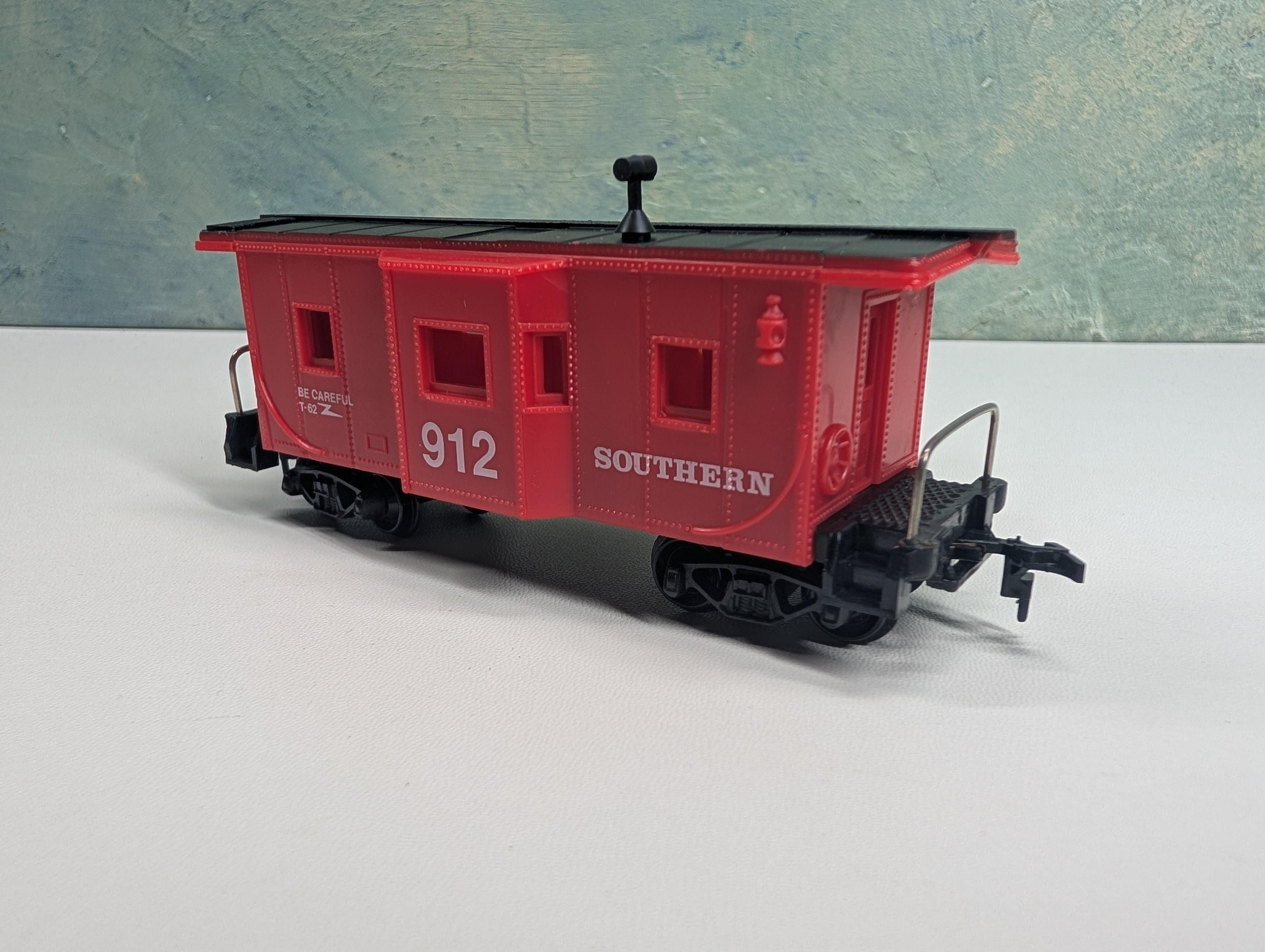 USED Model Power HO Scale 36' Bay Window Safety Caboose Southern #912