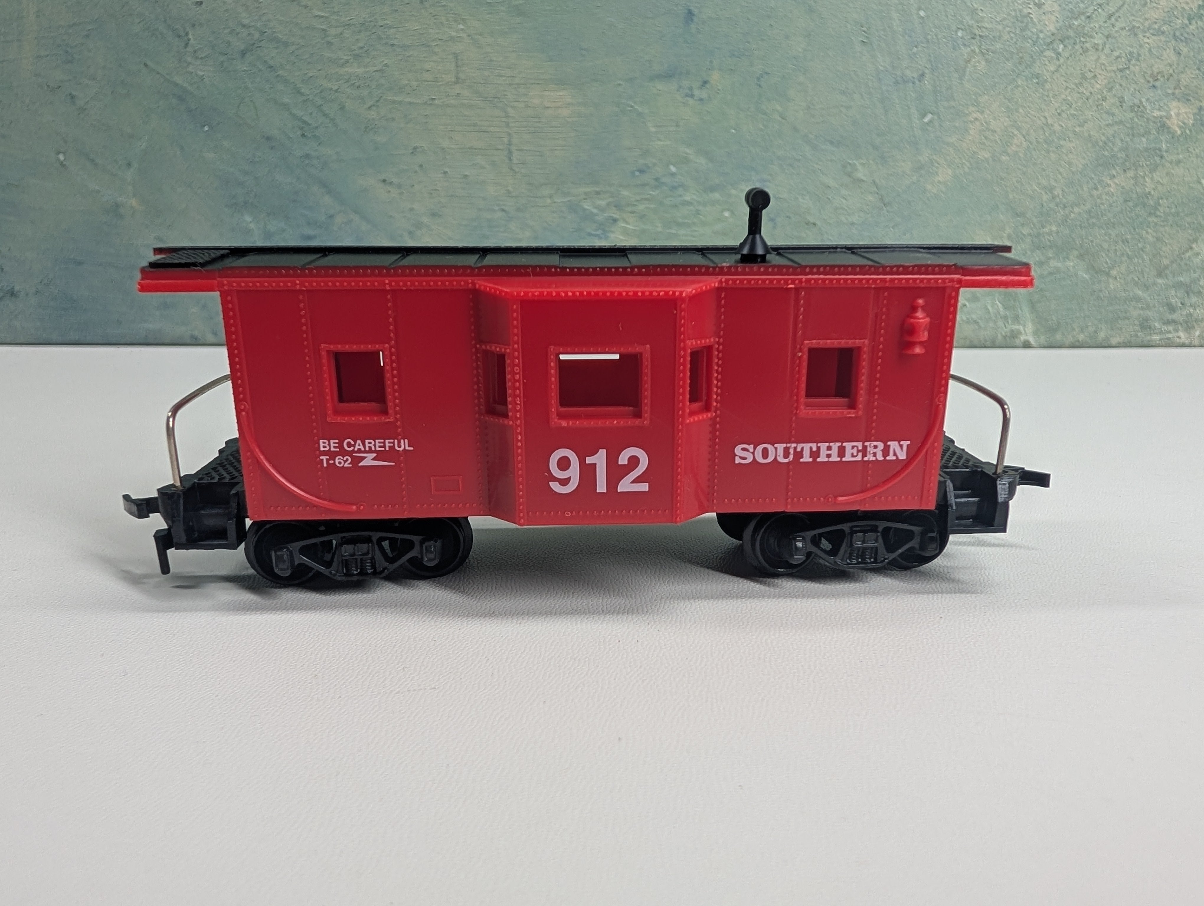 USED Model Power HO Scale 36' Bay Window Safety Caboose Southern #912