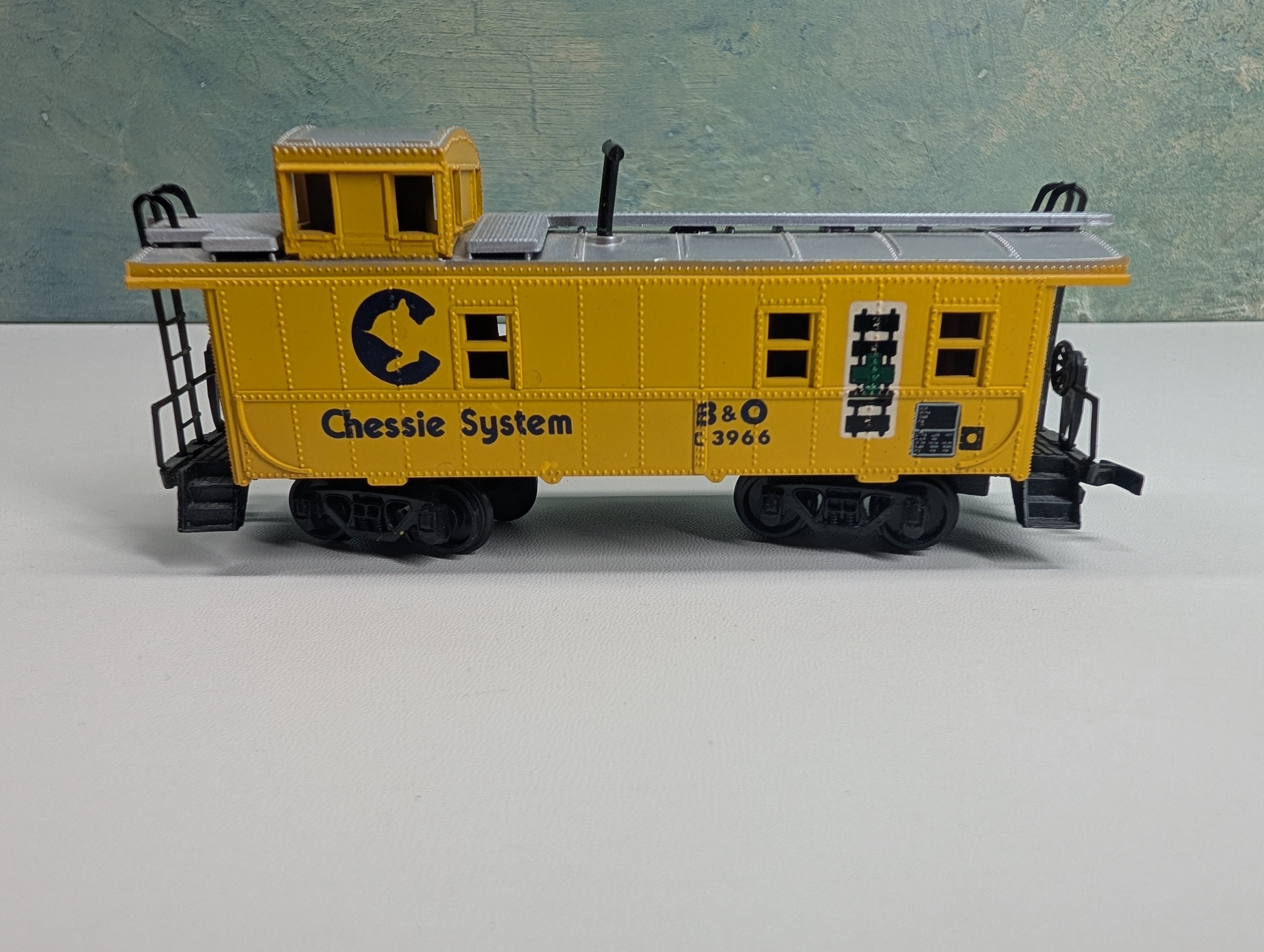 USED Bachmann HO Scale Caboose Chessie System B&O #C-3966