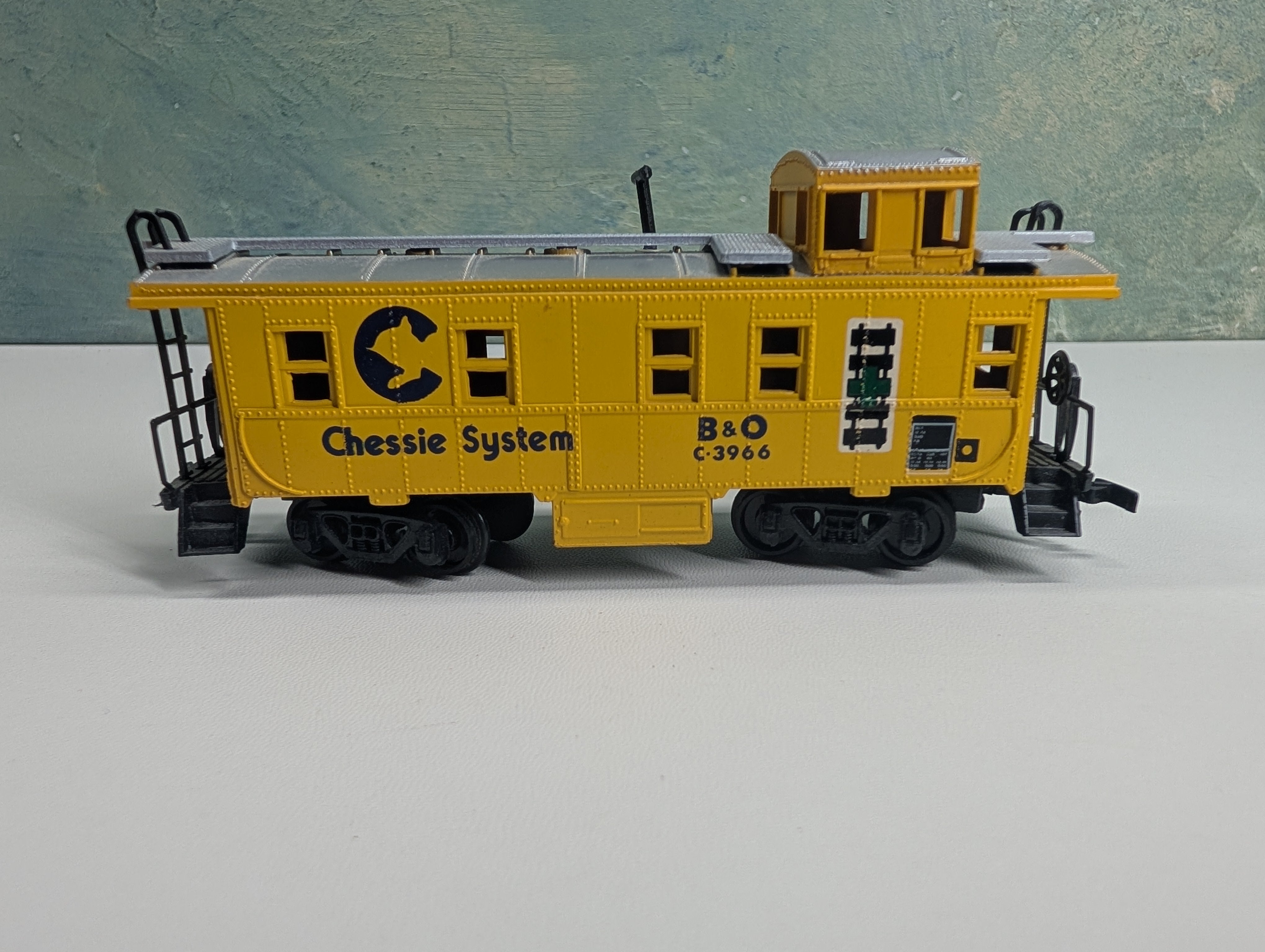 USED Bachmann HO Scale Caboose Chessie System B&O #C-3966