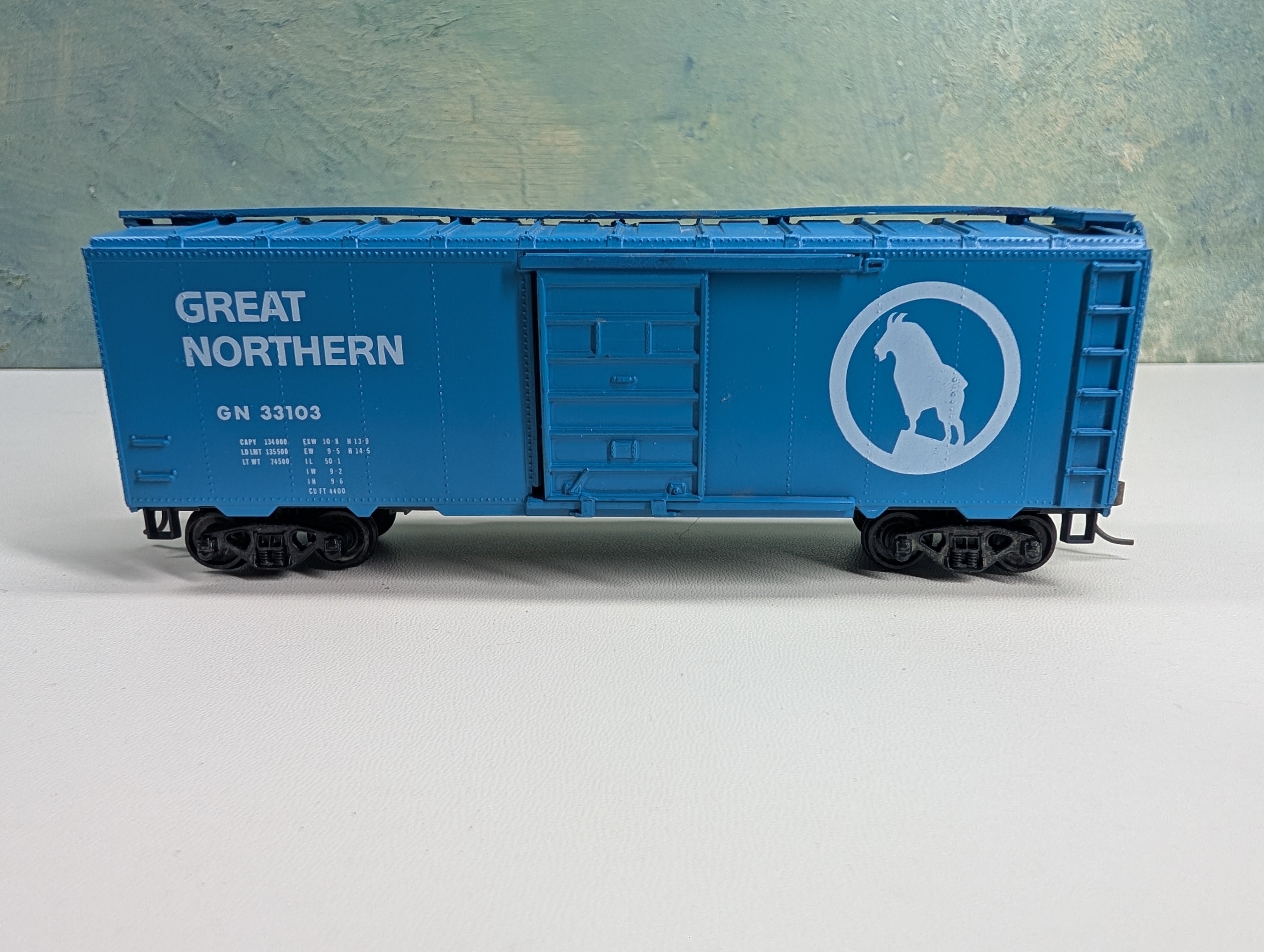 USED Roundhouse HO Scale 40' Box Car Great Northern GN #33103