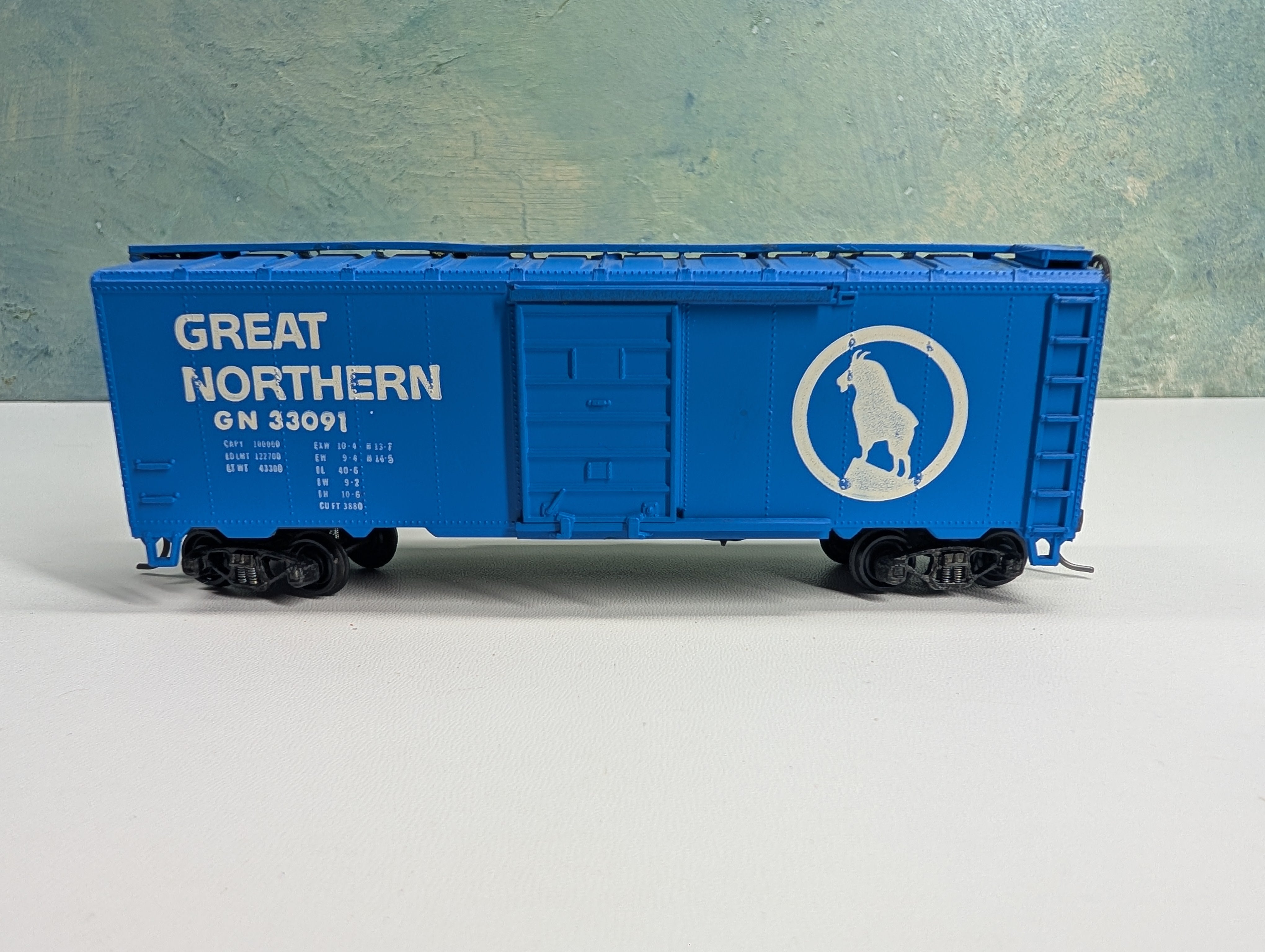 USED Roundhouse HO Scale 40' Box Car Great Northern GN #33091