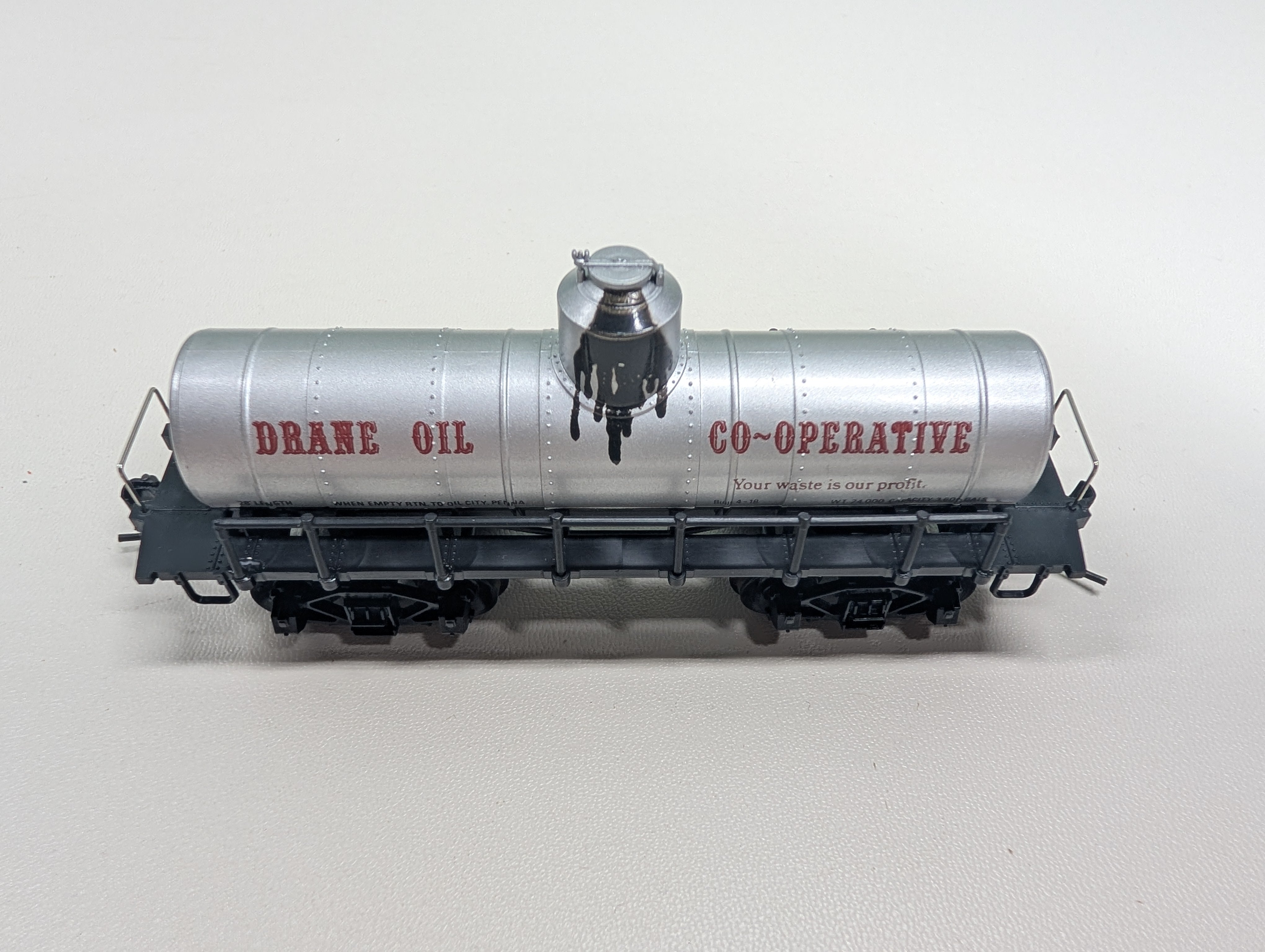 USED AHM HO Scale Old-Time Tank Car Drane Oil Co-Op