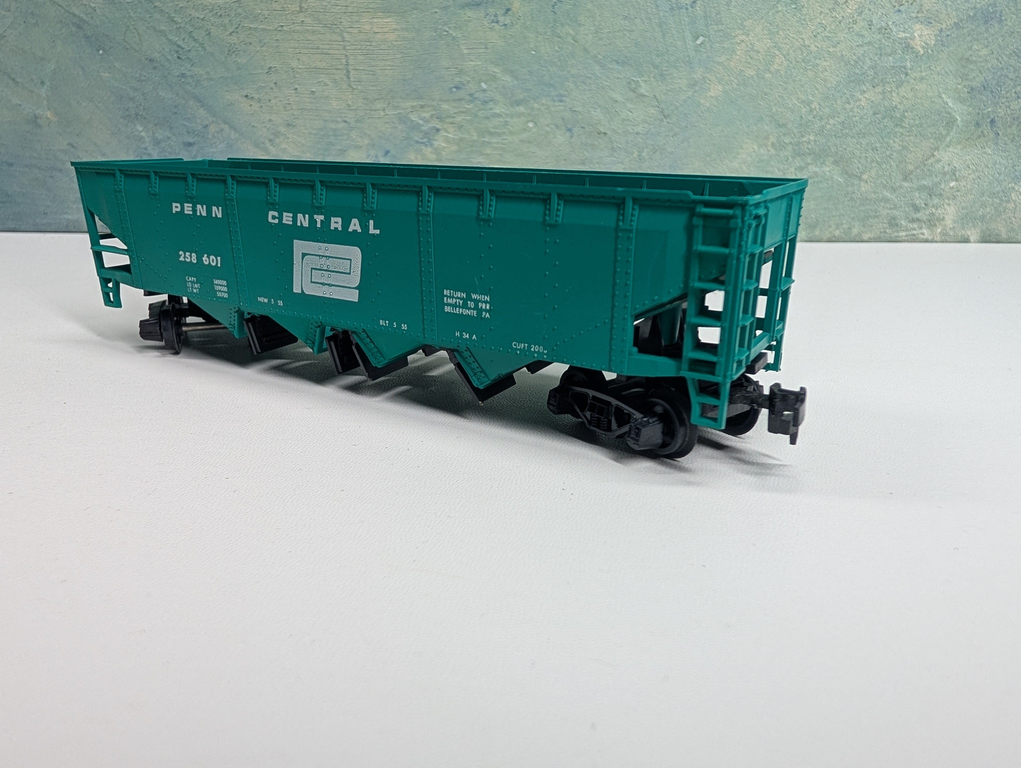 USED HO Scale Operating Quad Hopper Penn Central PC #258601