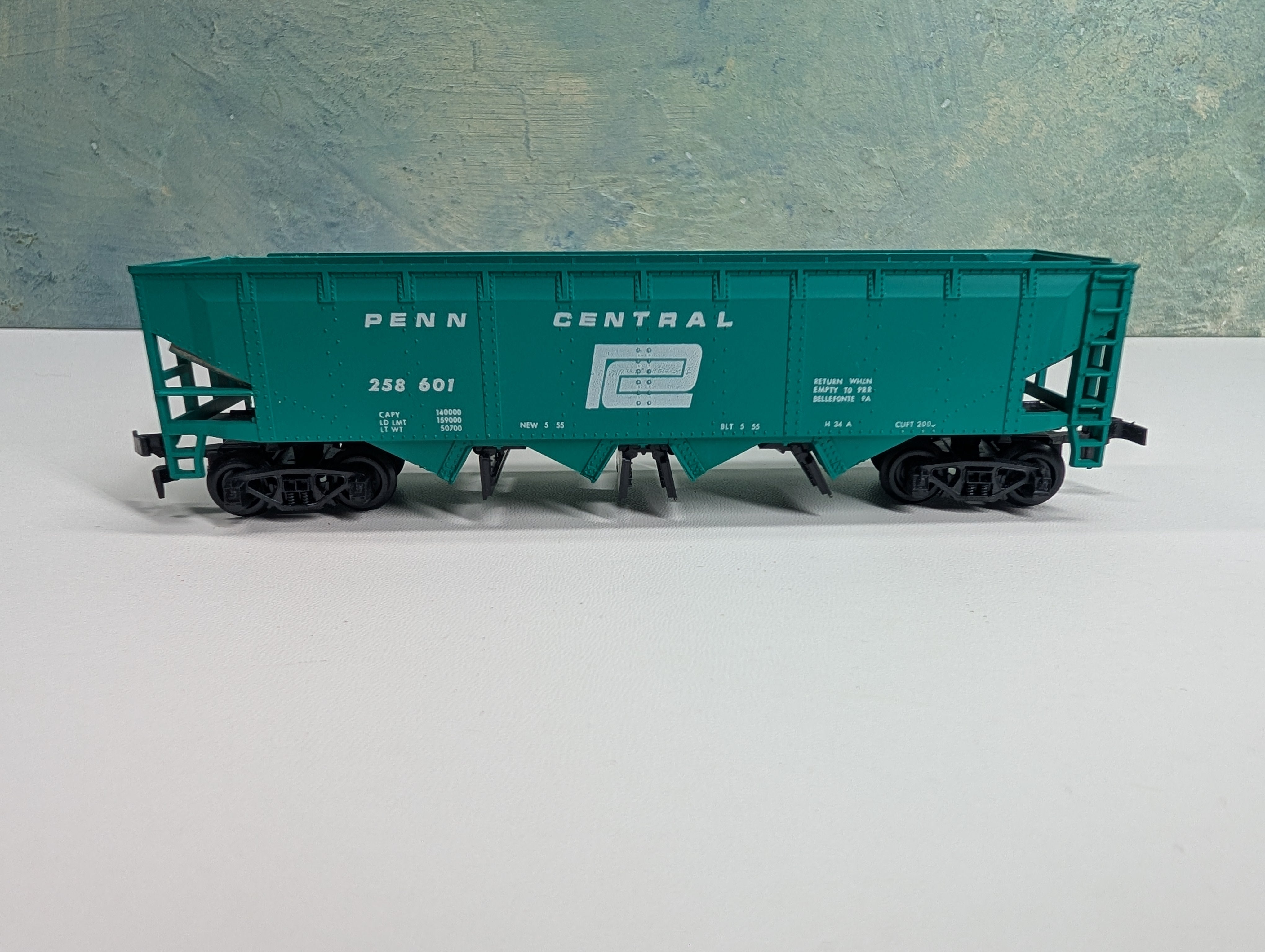 USED HO Scale Operating Quad Hopper Penn Central PC #258601