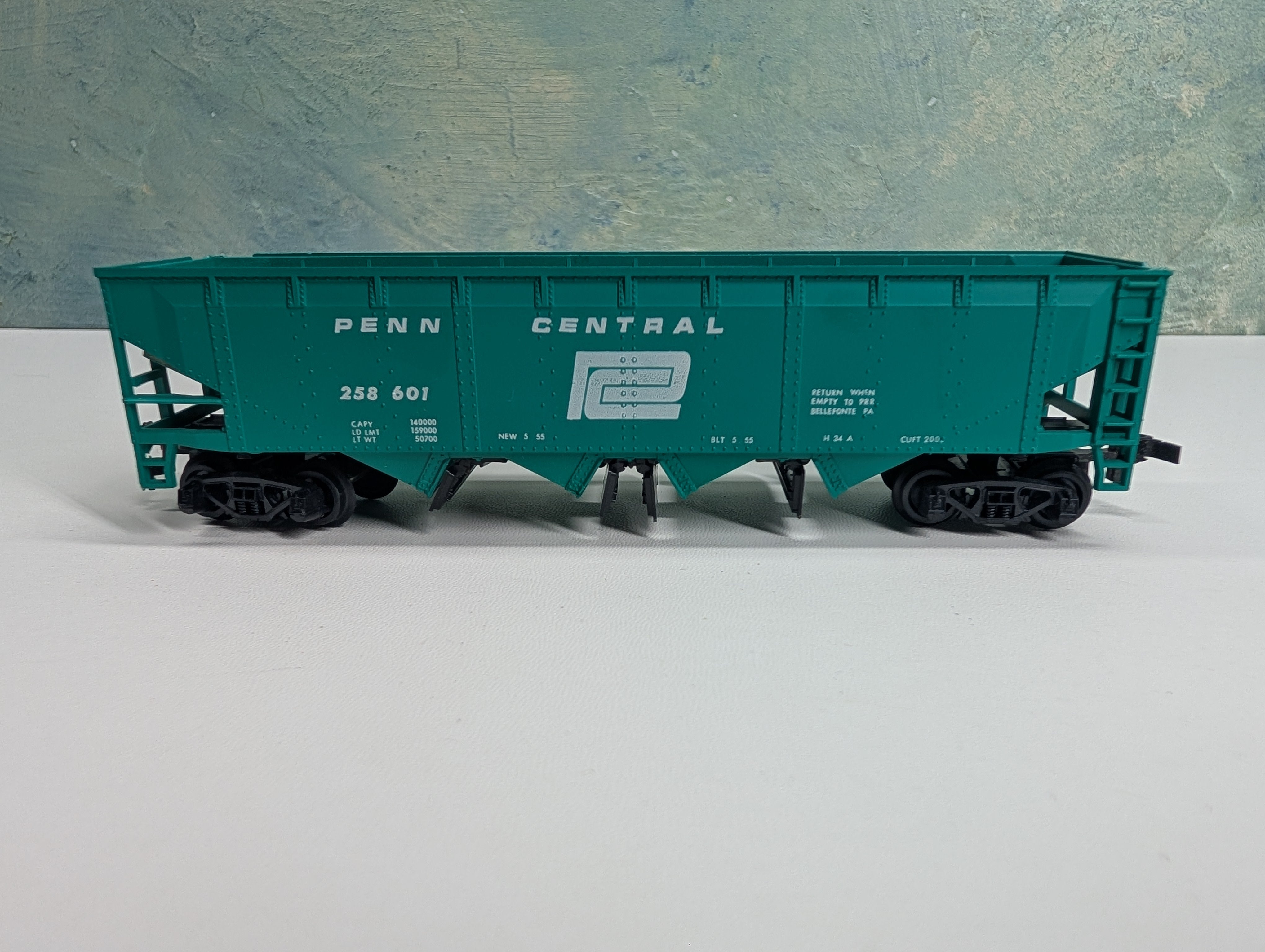 USED HO Scale Operating Quad Hopper Penn Central PC #258601