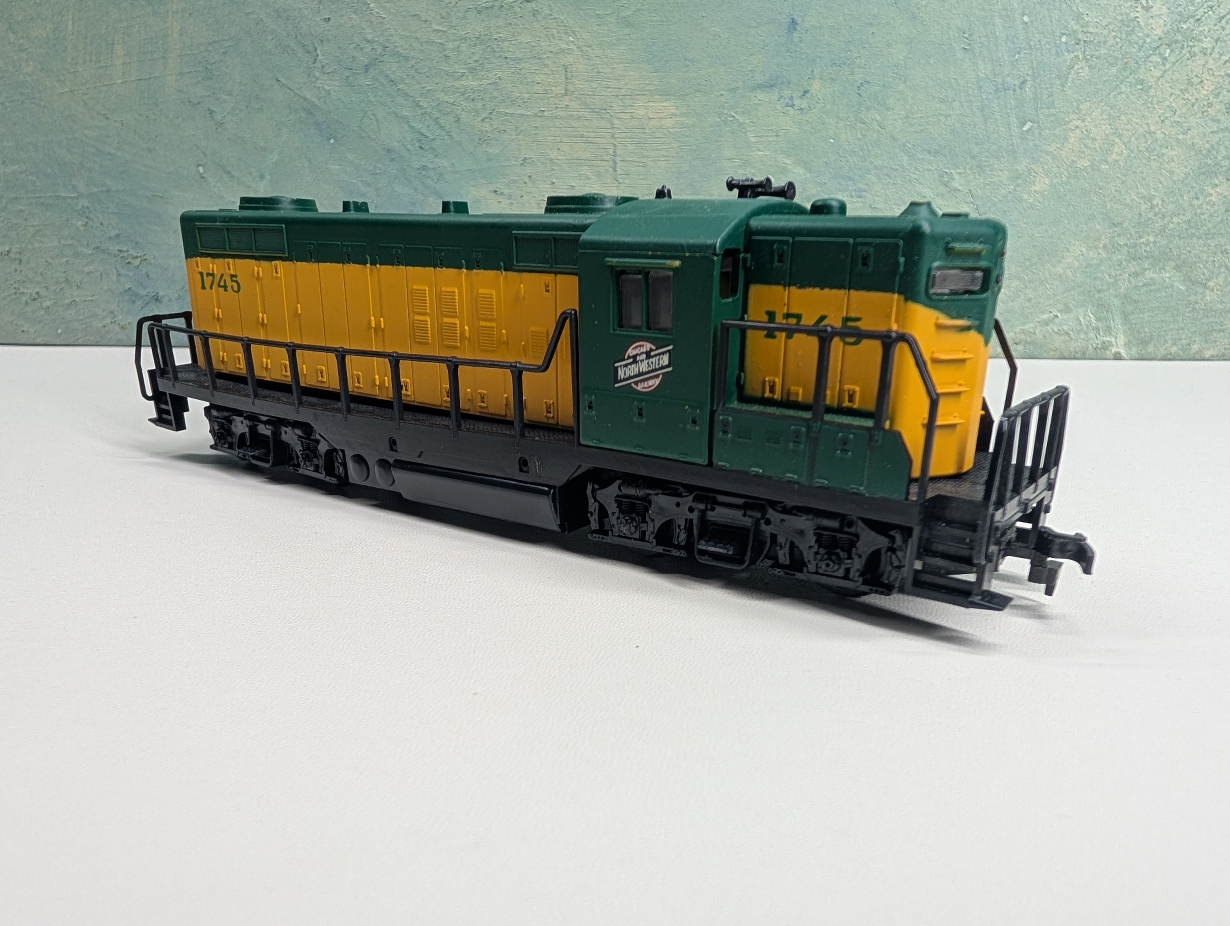 USED AHM HO Scale Unpowered GP-18 Diesel Locomotive Chicago & North Western #1745