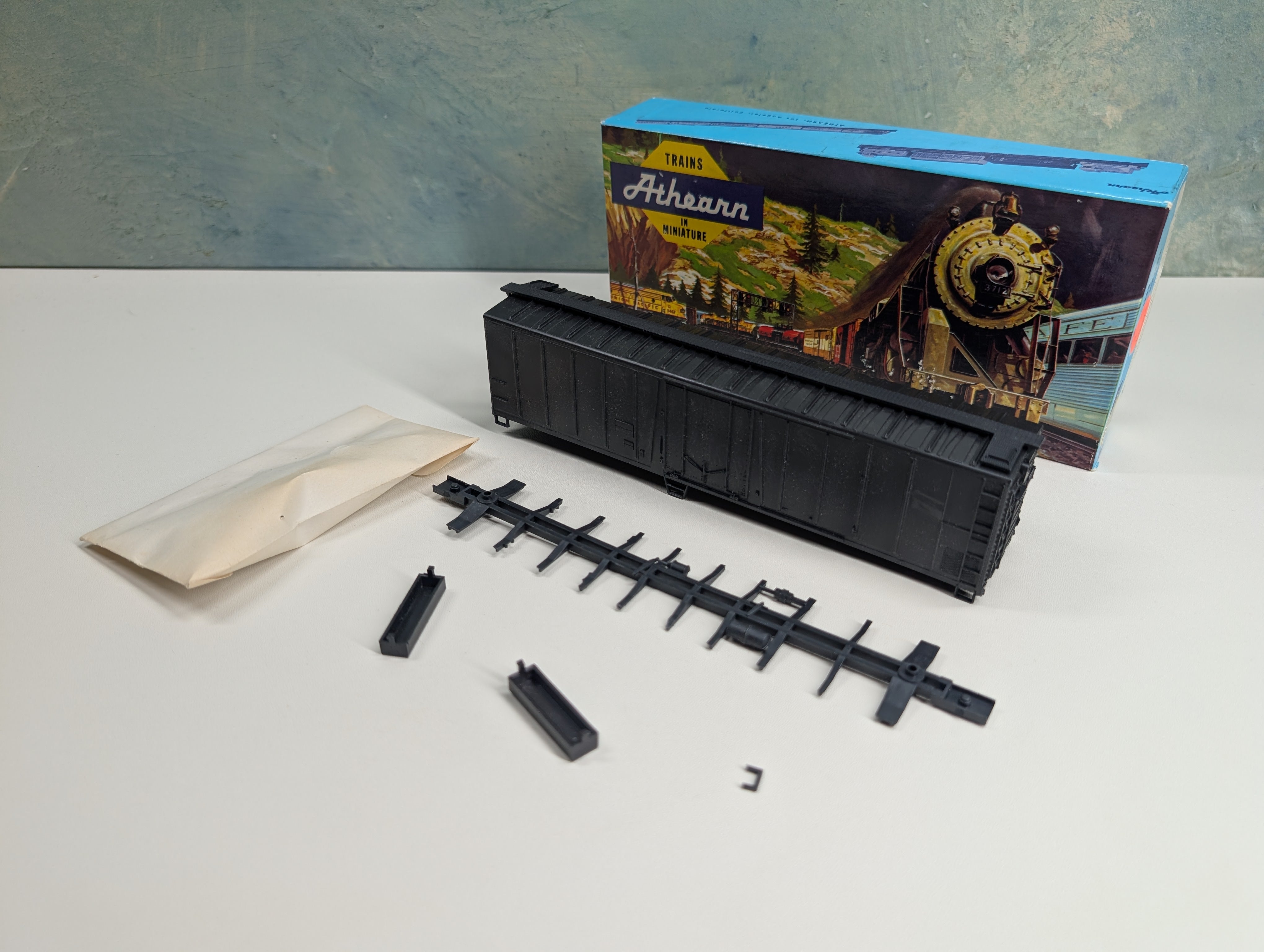 USED Athearn 1631 HO Scale Undecorated 50' OB Reefer Box Car KIT