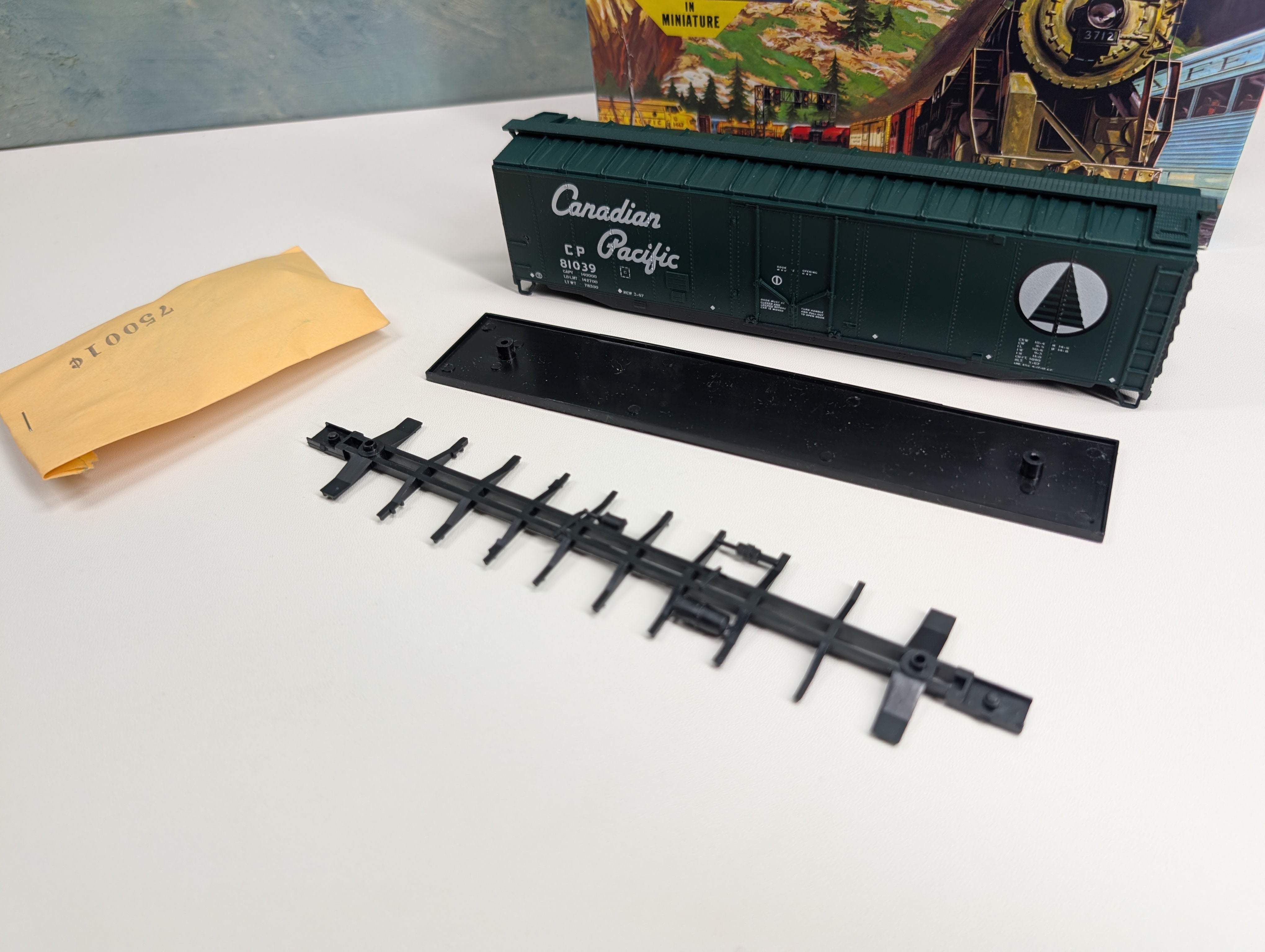 USED Athearn 1328 HO Scale 50' PD Box Car Canadian Pacific CP #81039 KIT