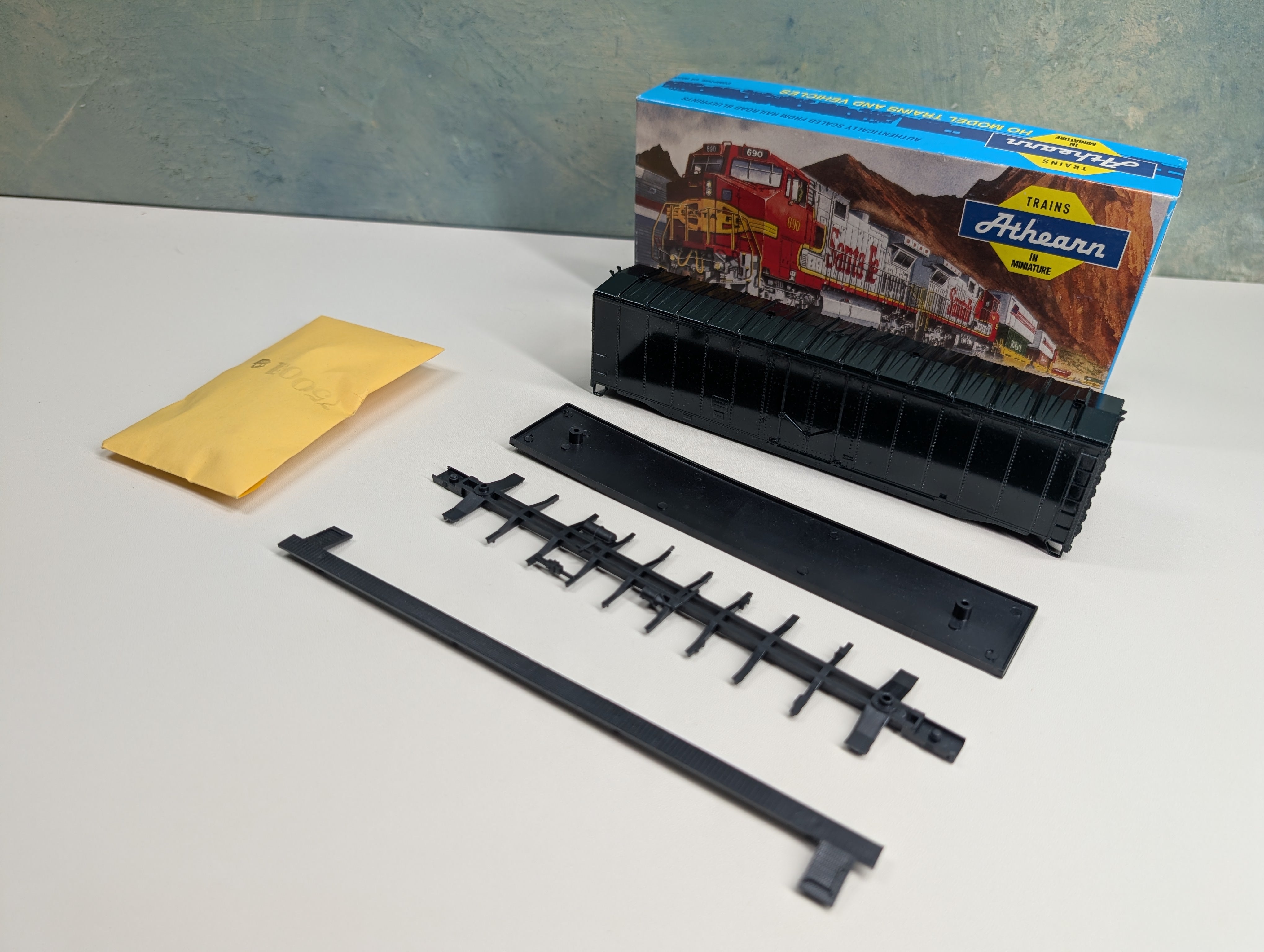 USED Athearn 1329 HO Scale Undecorated 50' PD Box Car KIT