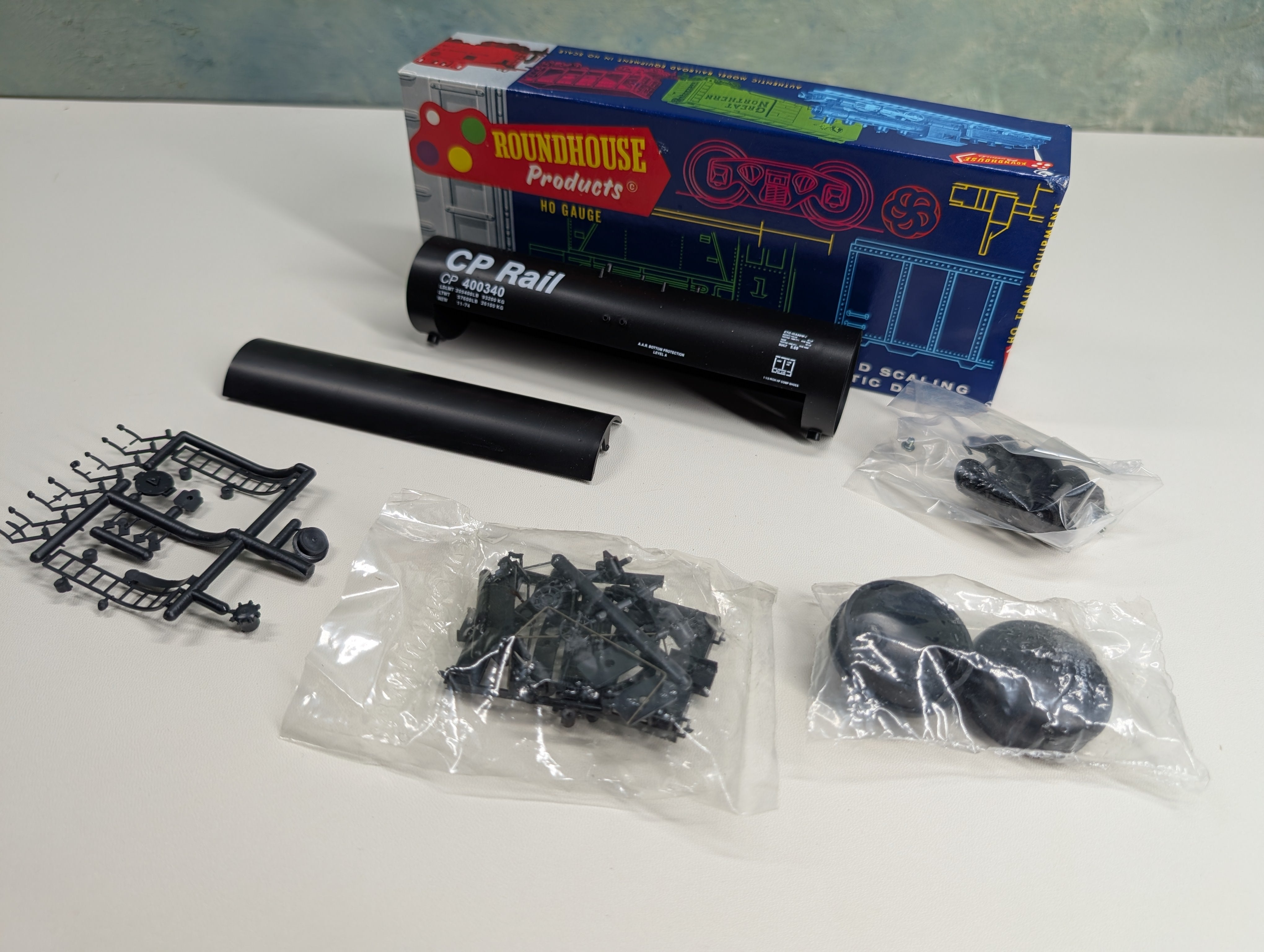 USED Roundhouse HO Scale 50' Tank Car CP Rail #400340 Trains Canada Custom KIT