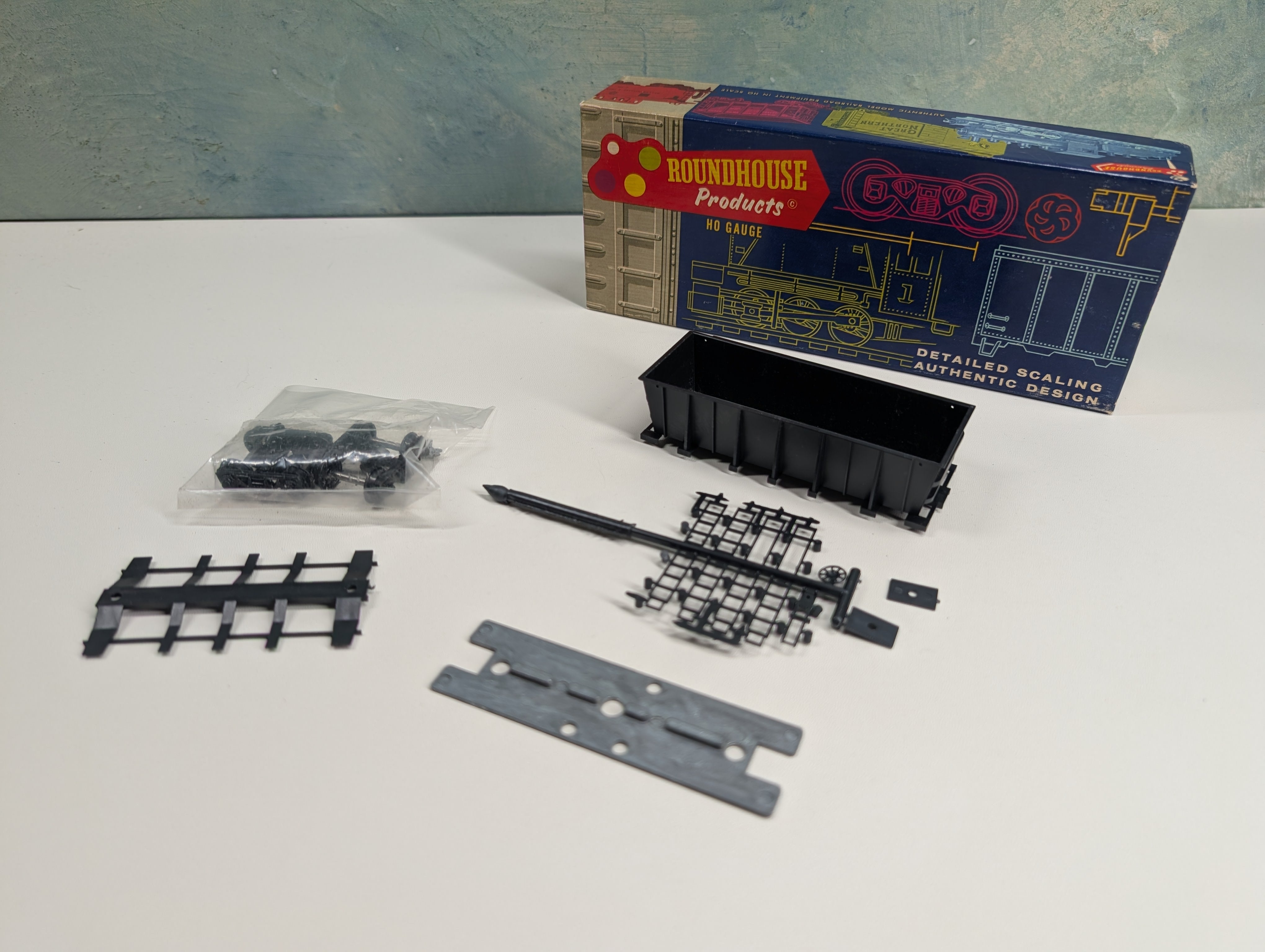 USED Roundhouse 1711 HO Scale Undecorated 26' Ore Car Low Side KIT