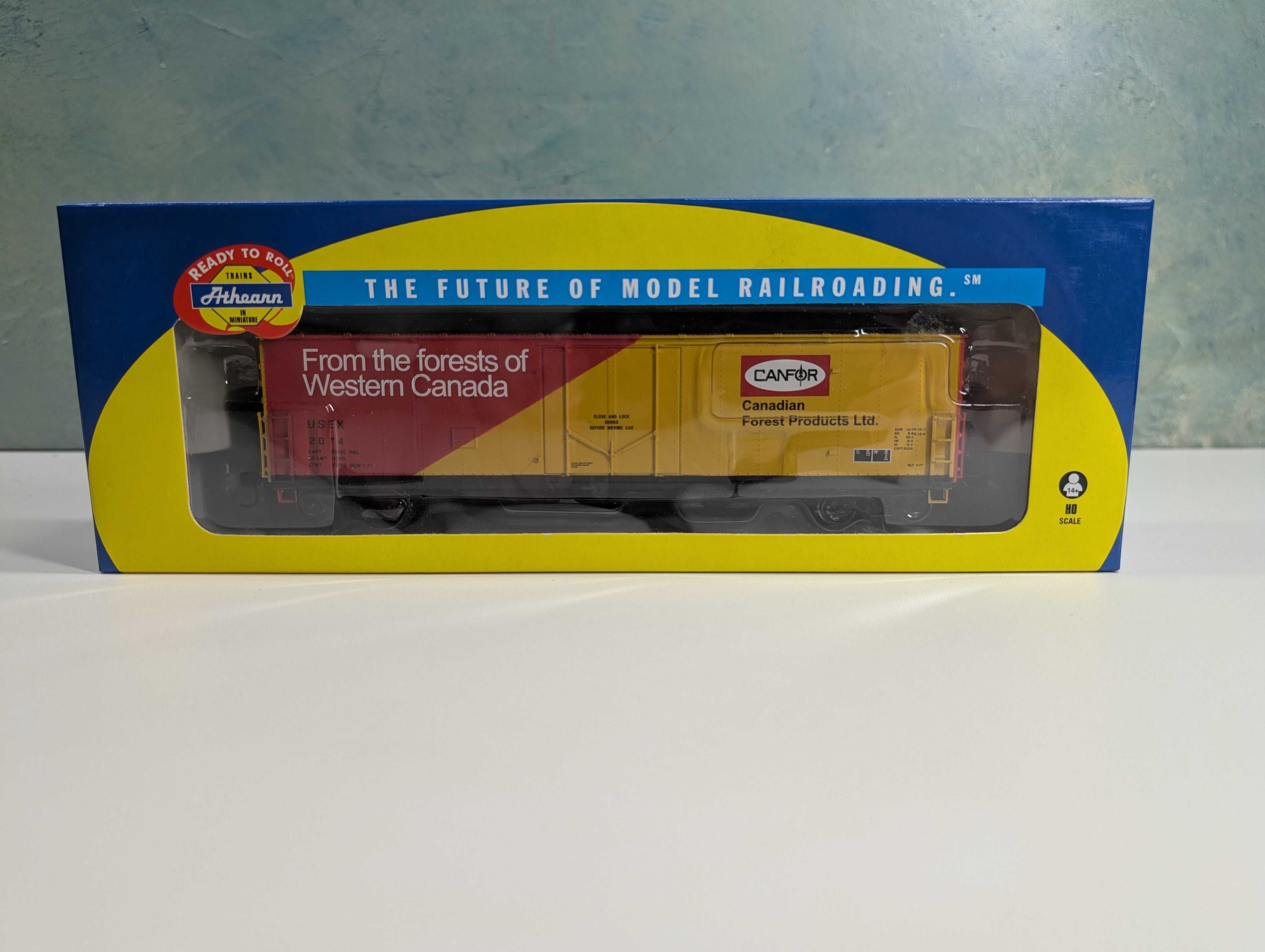 USED Athearn 74818 HO Scale 50' Youngstown PD Box Car Canadian Forest Products USEX #74818