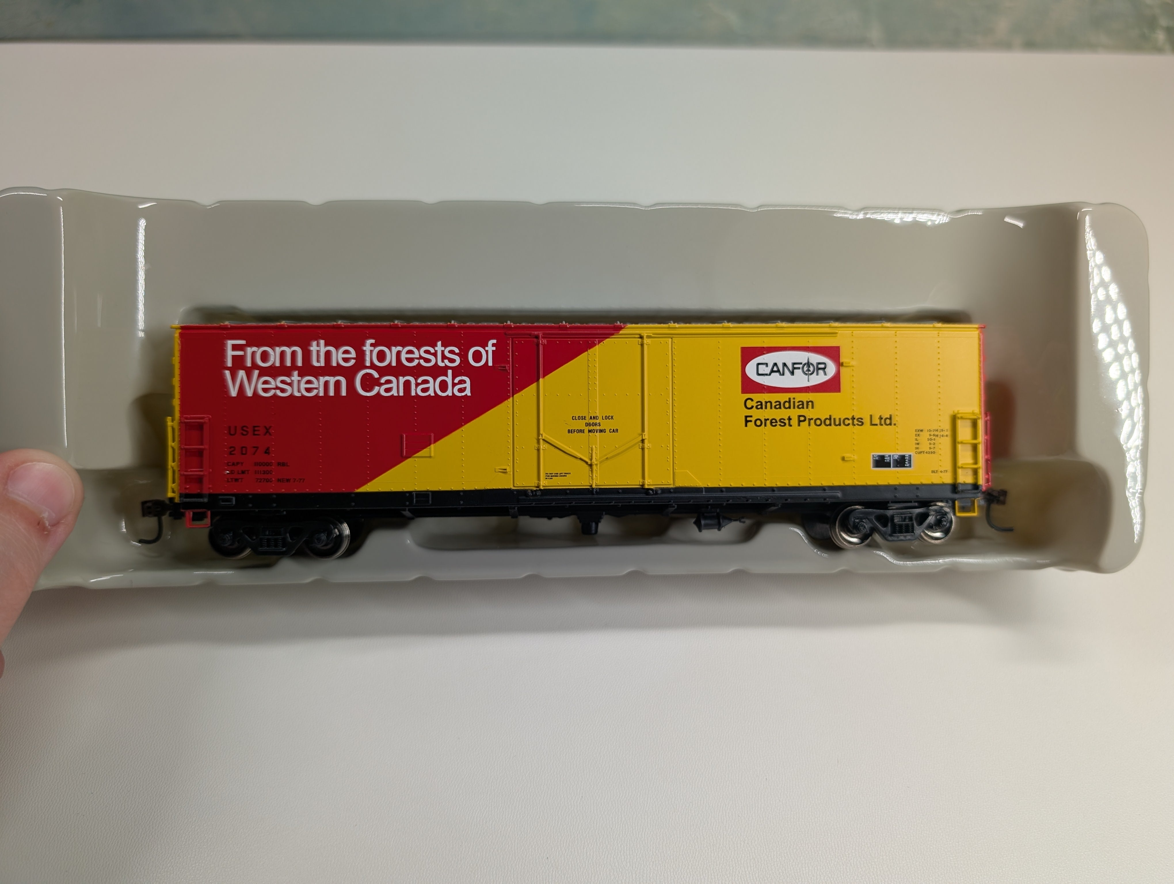 USED Athearn 74818 HO Scale 50' Youngstown PD Box Car Canadian Forest Products USEX #74818