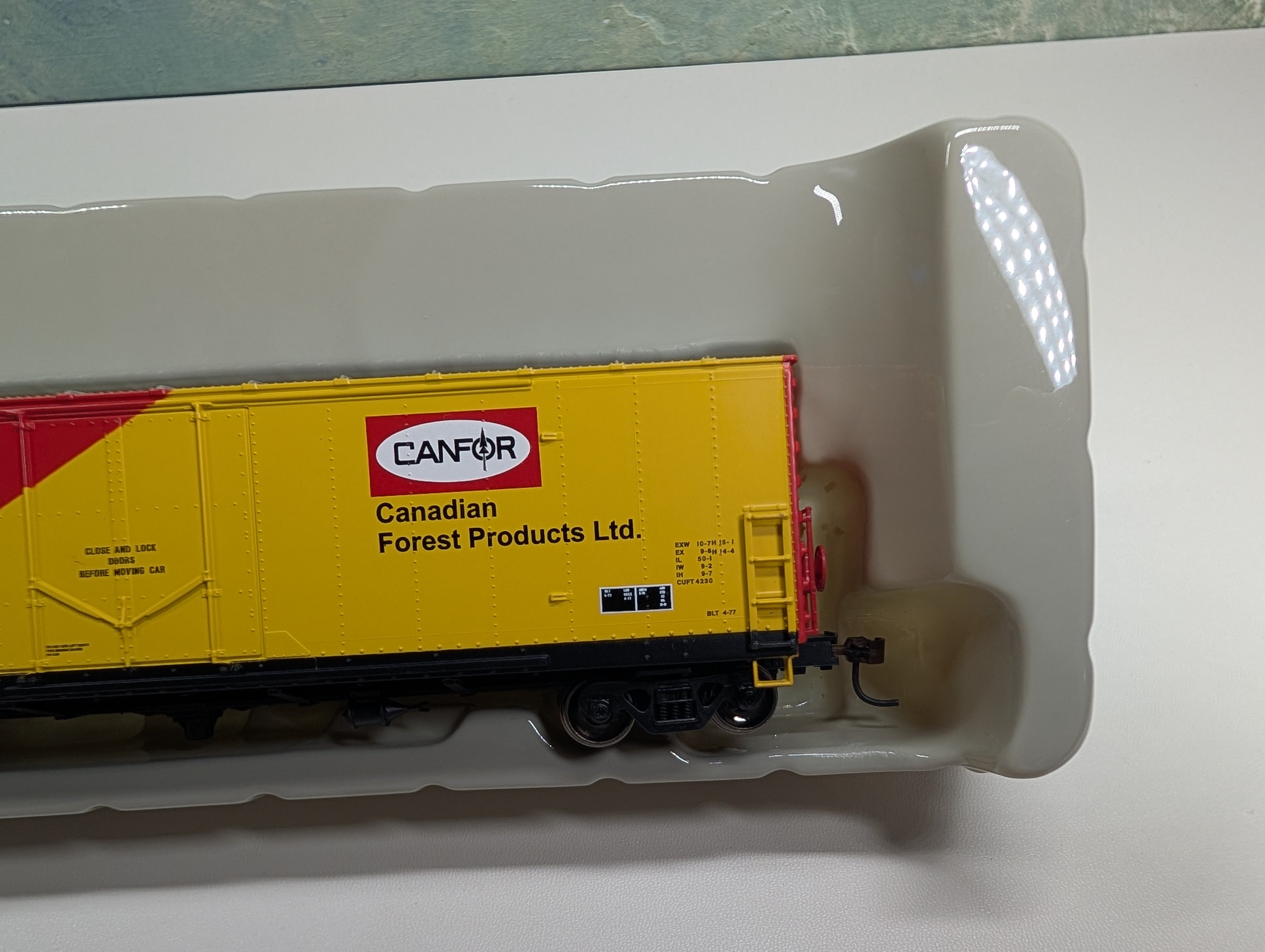 USED Athearn 74818 HO Scale 50' Youngstown PD Box Car Canadian Forest Products USEX #74818
