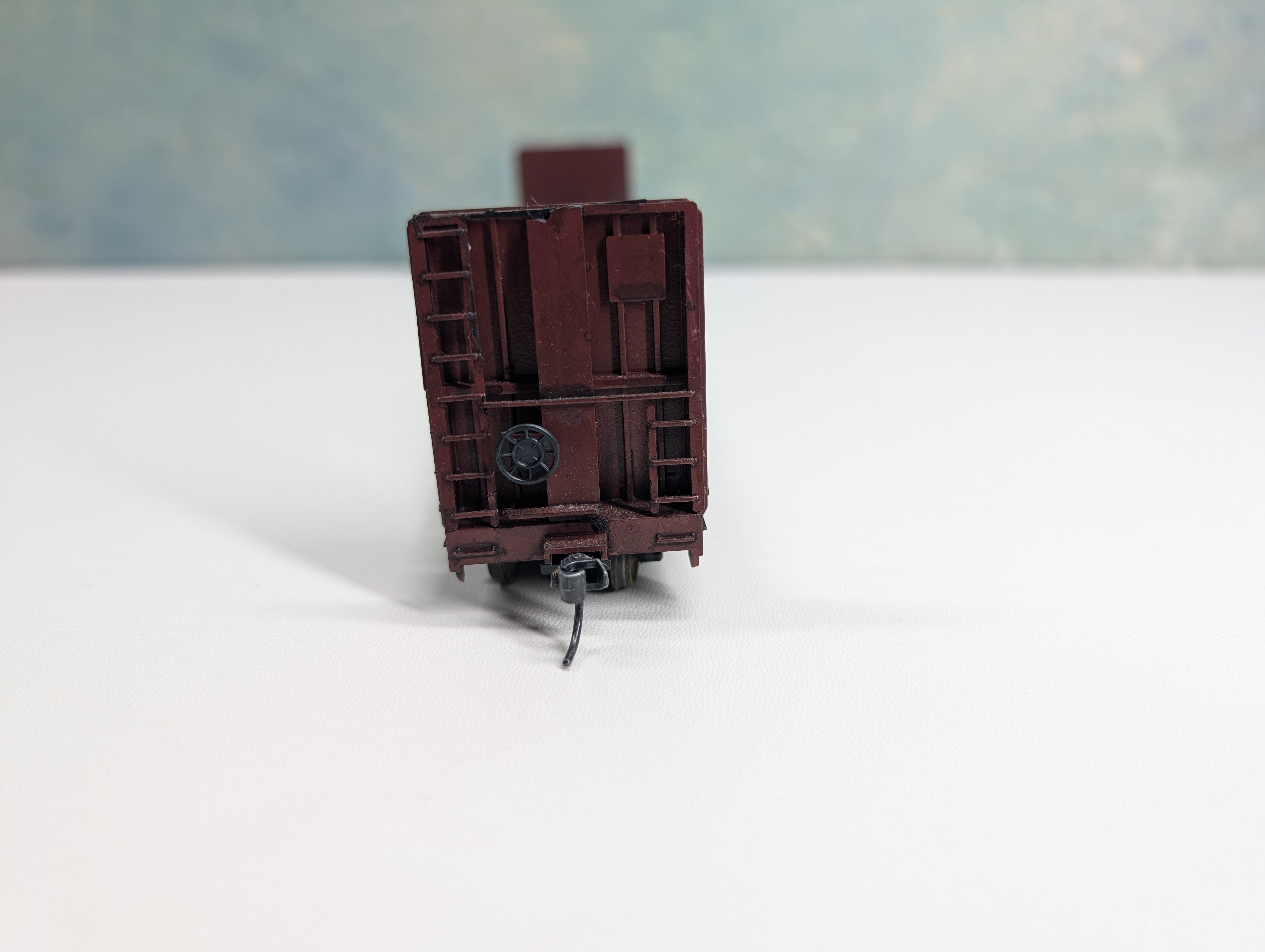 USED Roundhouse HO Scale 60' Bulkhead Flat Car Missouri Pacific MP #82308 Weathered, Metal Wheels