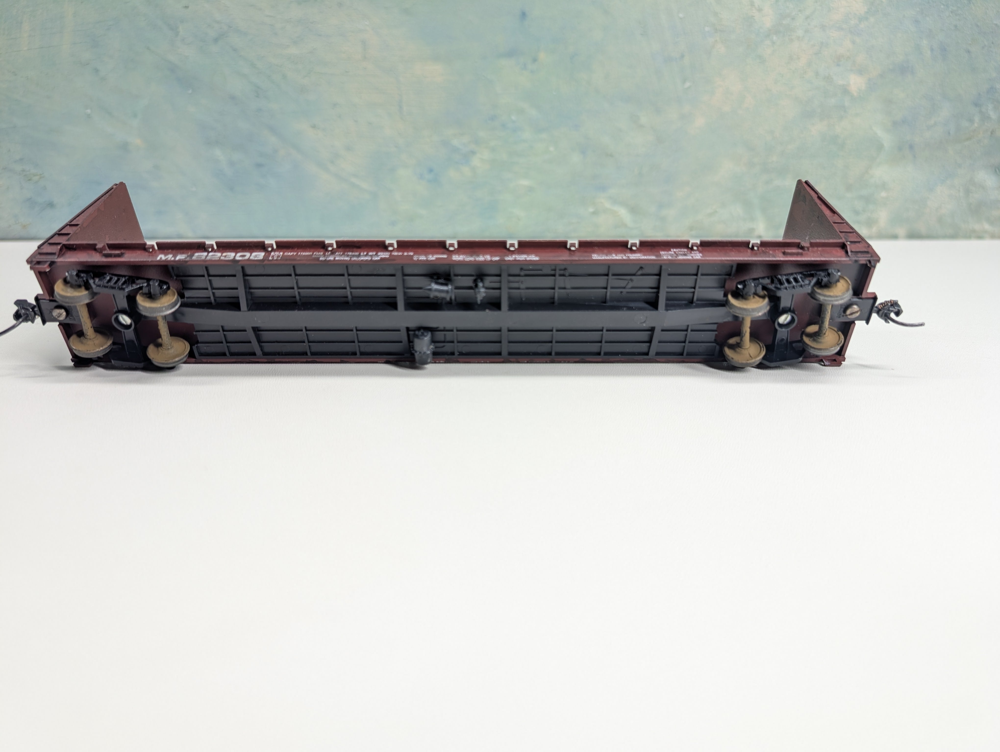 USED Roundhouse HO Scale 60' Bulkhead Flat Car Missouri Pacific MP #82308 Weathered, Metal Wheels