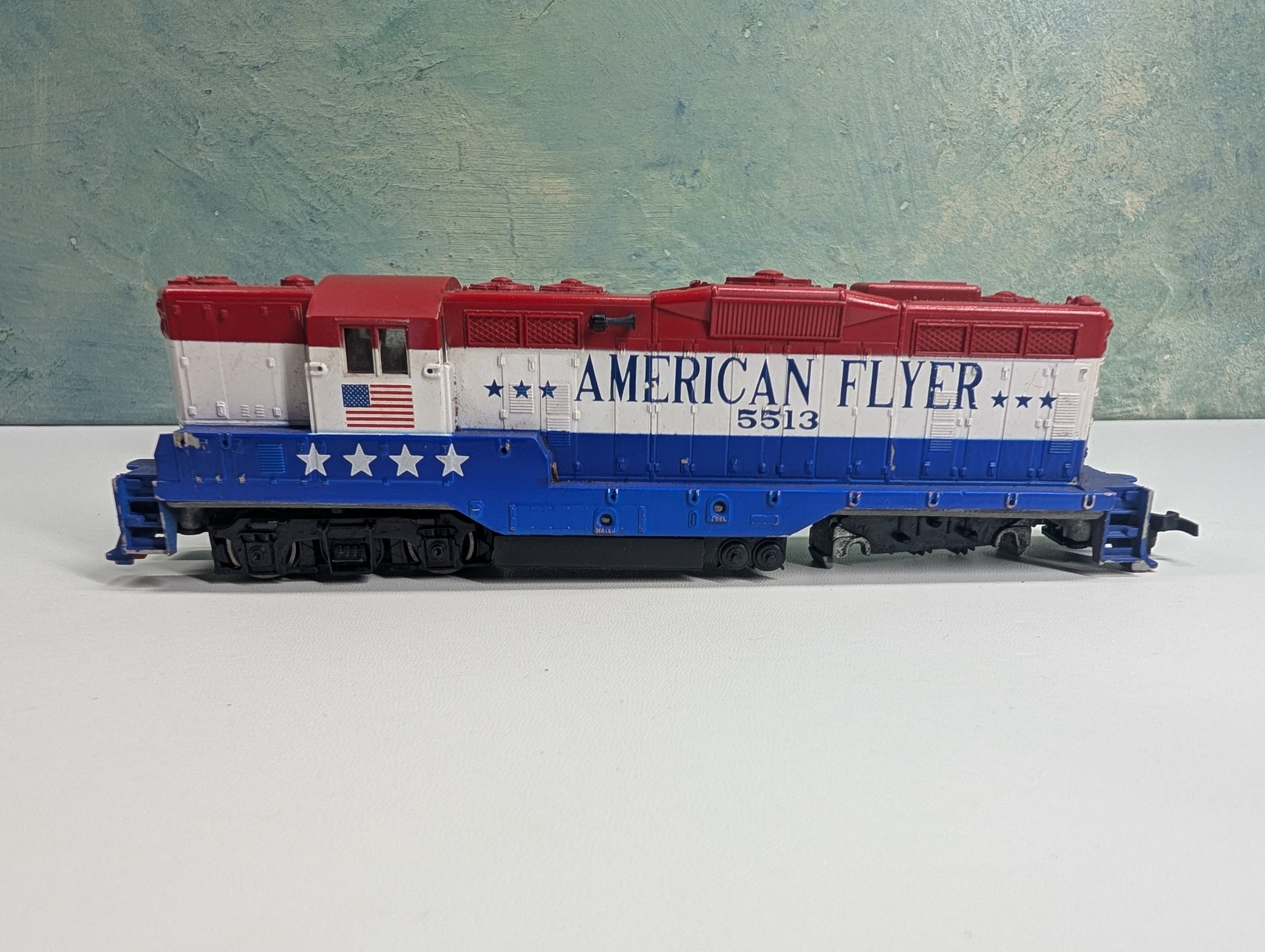 USED Lionel HO Scale GP-9 Diesel Locomotive American Flyer #5513 Parts/Repair Only DC