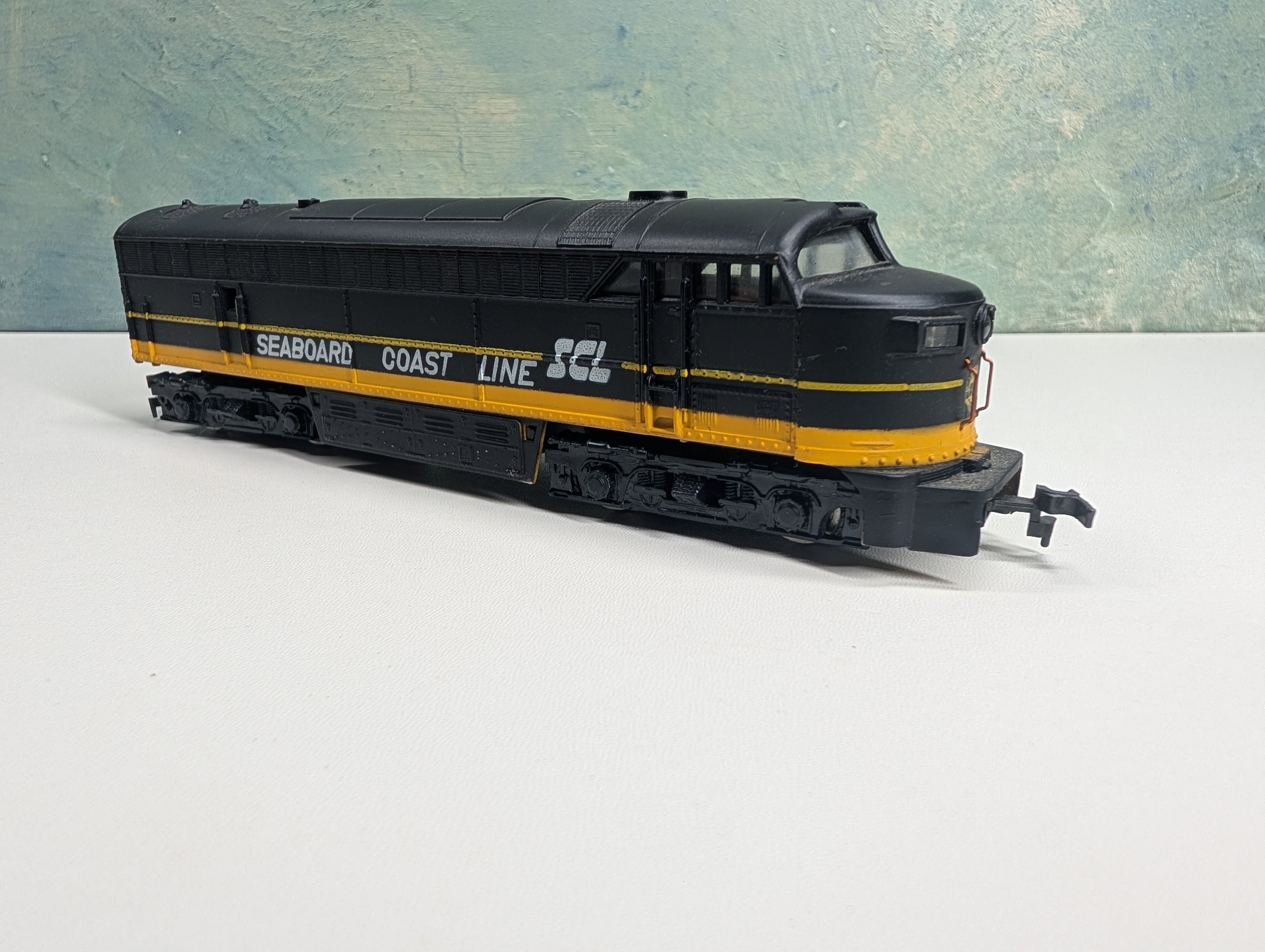 USED AHM HO Scale FM C-Liner Diesel Locomotive Seaboard Coast Line Tested DC