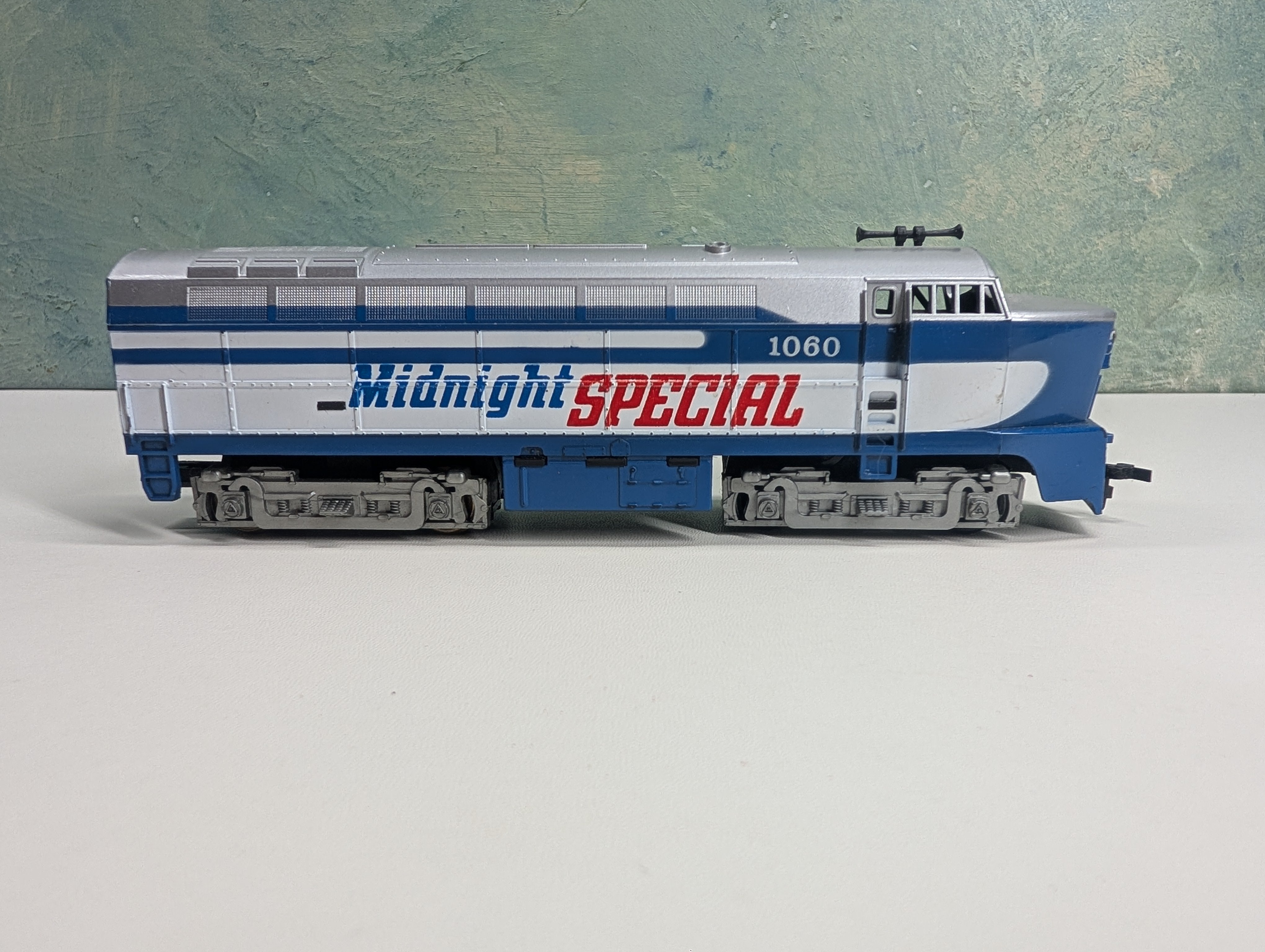 USED Tyco HO Scale Shark Nose Diesel Locomotive Midnight Special #1060 Tested DC