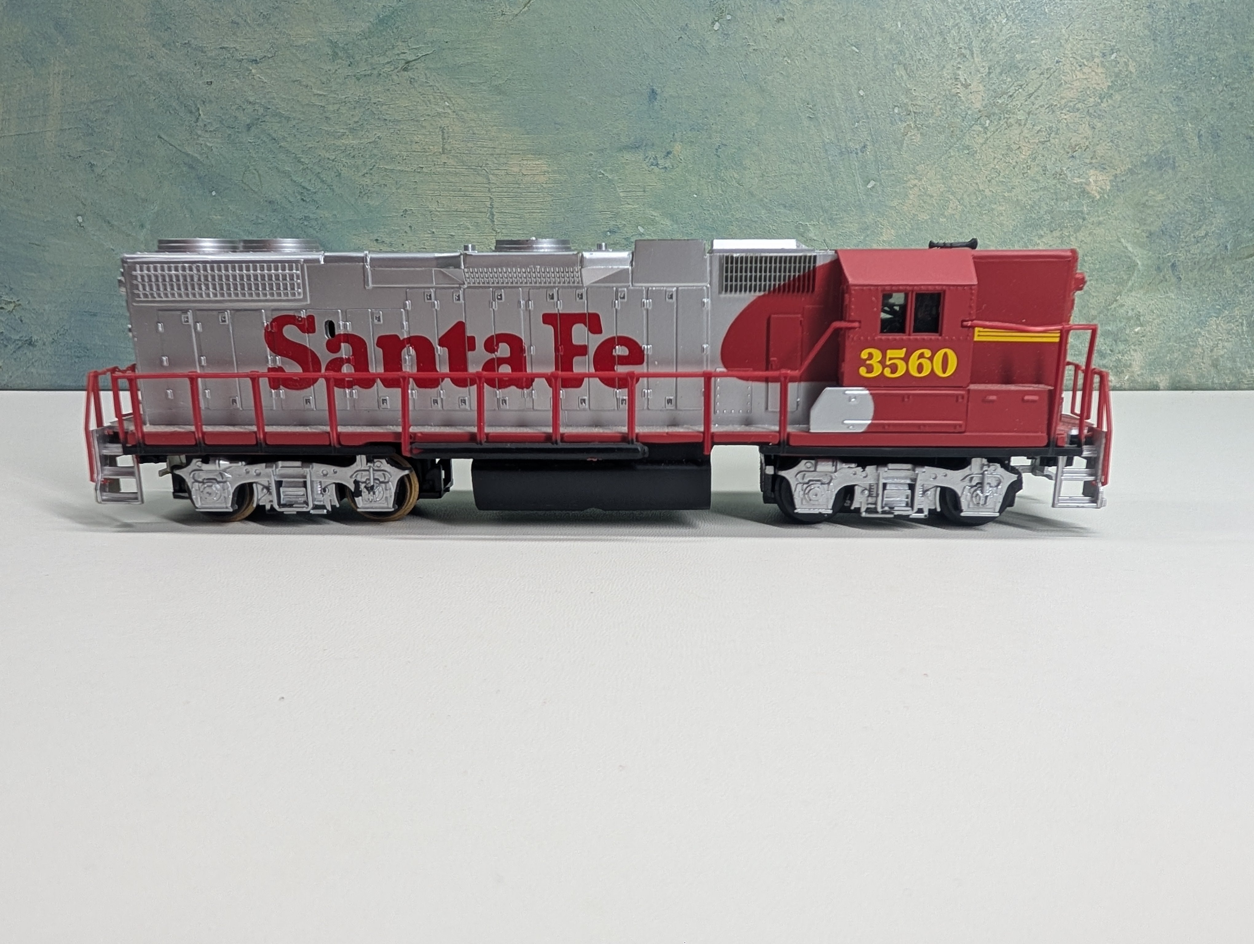 USED Life-Like HO Scale GP-38 High Nose Diesel Locomotive Santa Fe #3560 Tested DC
