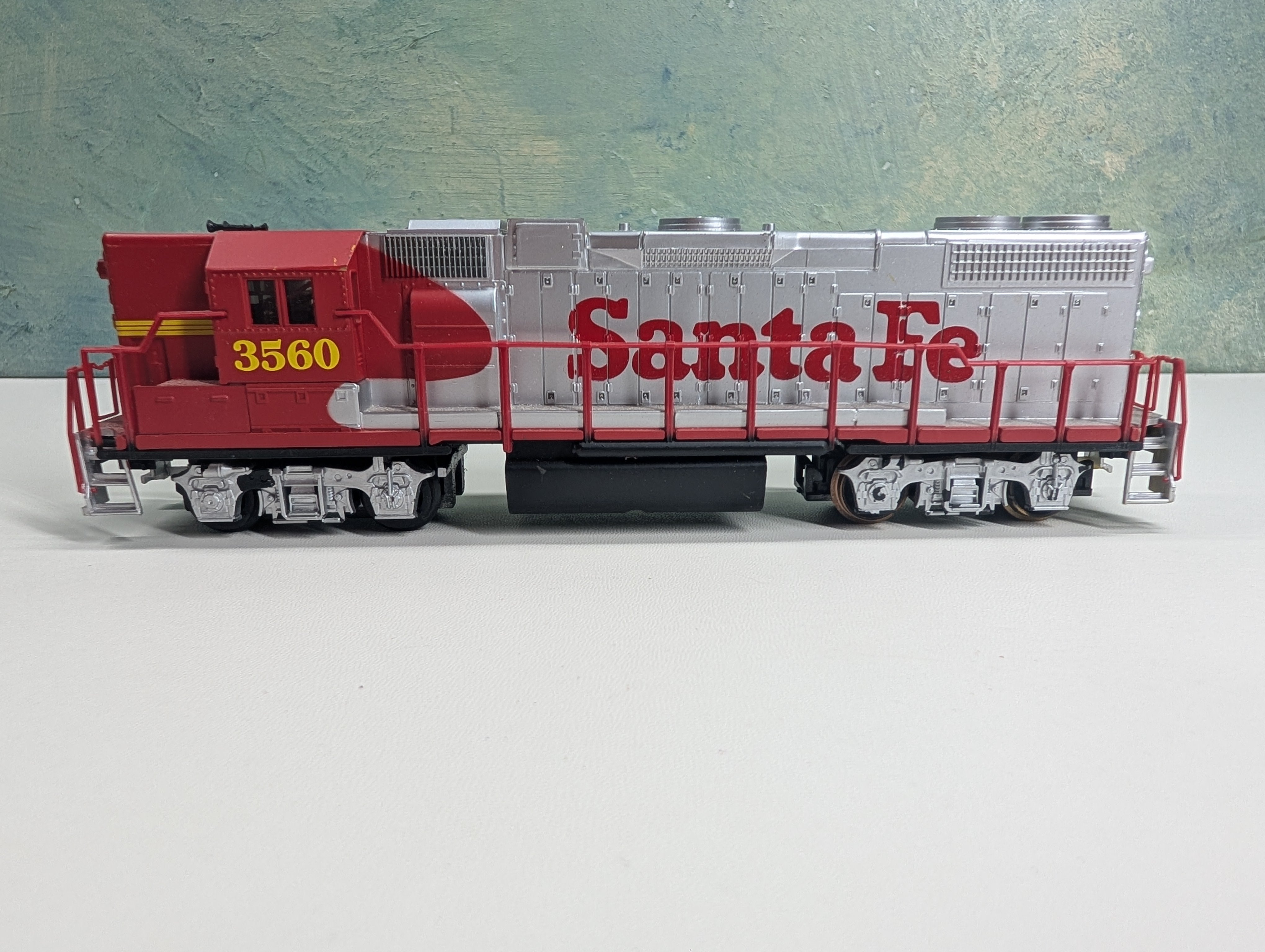 USED Life-Like HO Scale GP-38 High Nose Diesel Locomotive Santa Fe #3560 Tested DC