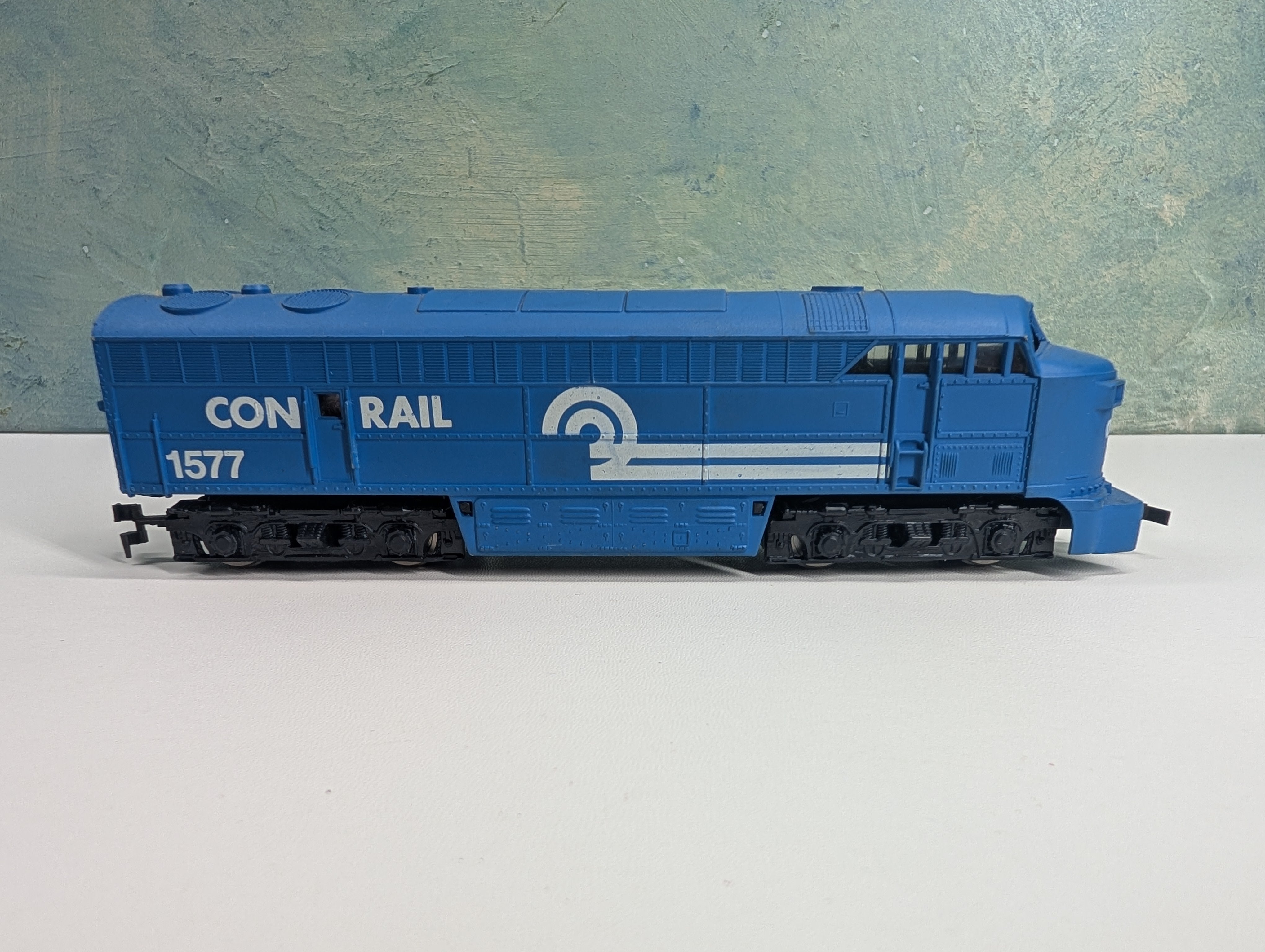 USED AHM HO Scale Unpowered FM C-Liner Diesel Locomotive Conrail #1577