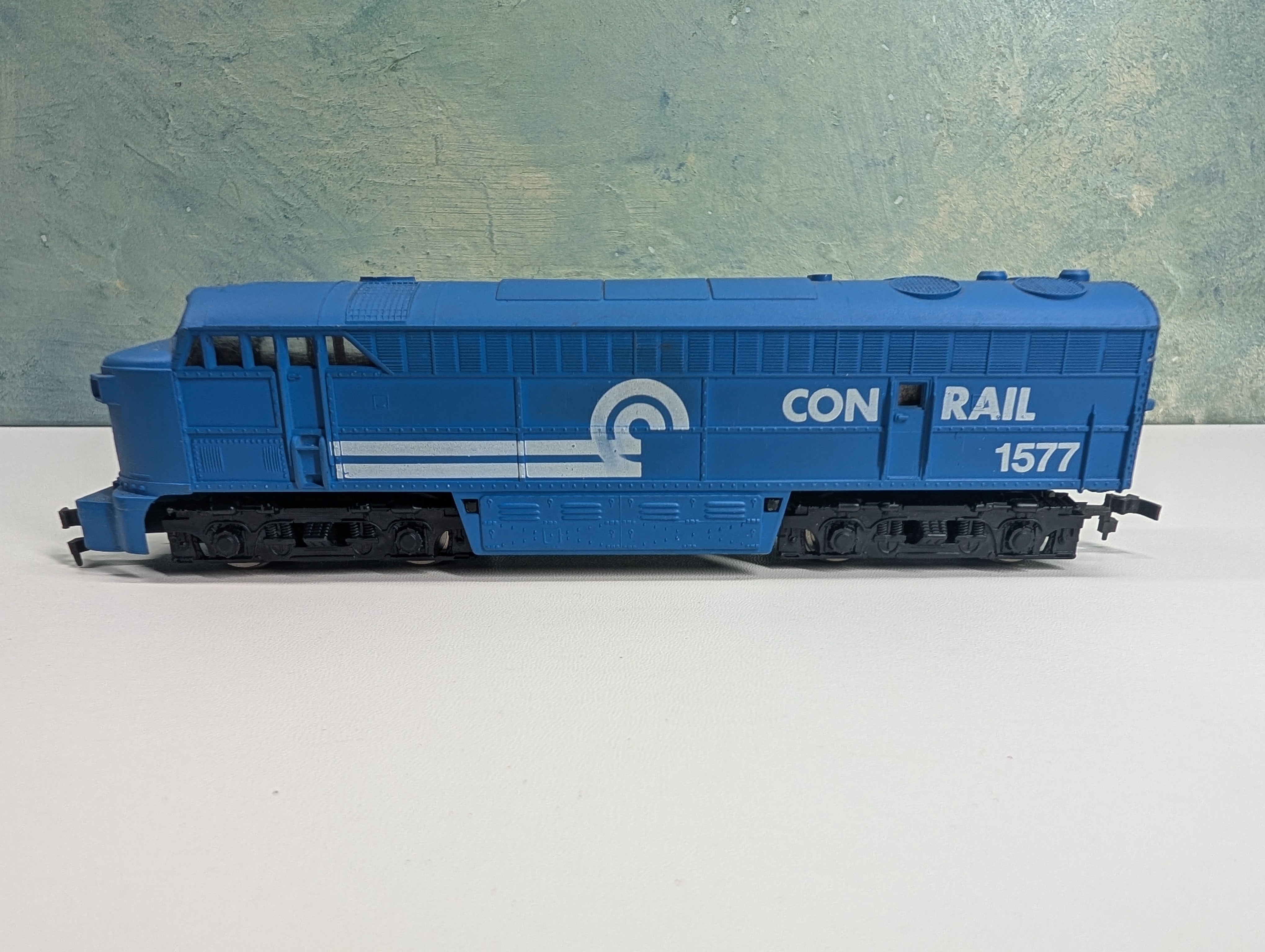 USED AHM HO Scale Unpowered FM C-Liner Diesel Locomotive Conrail #1577