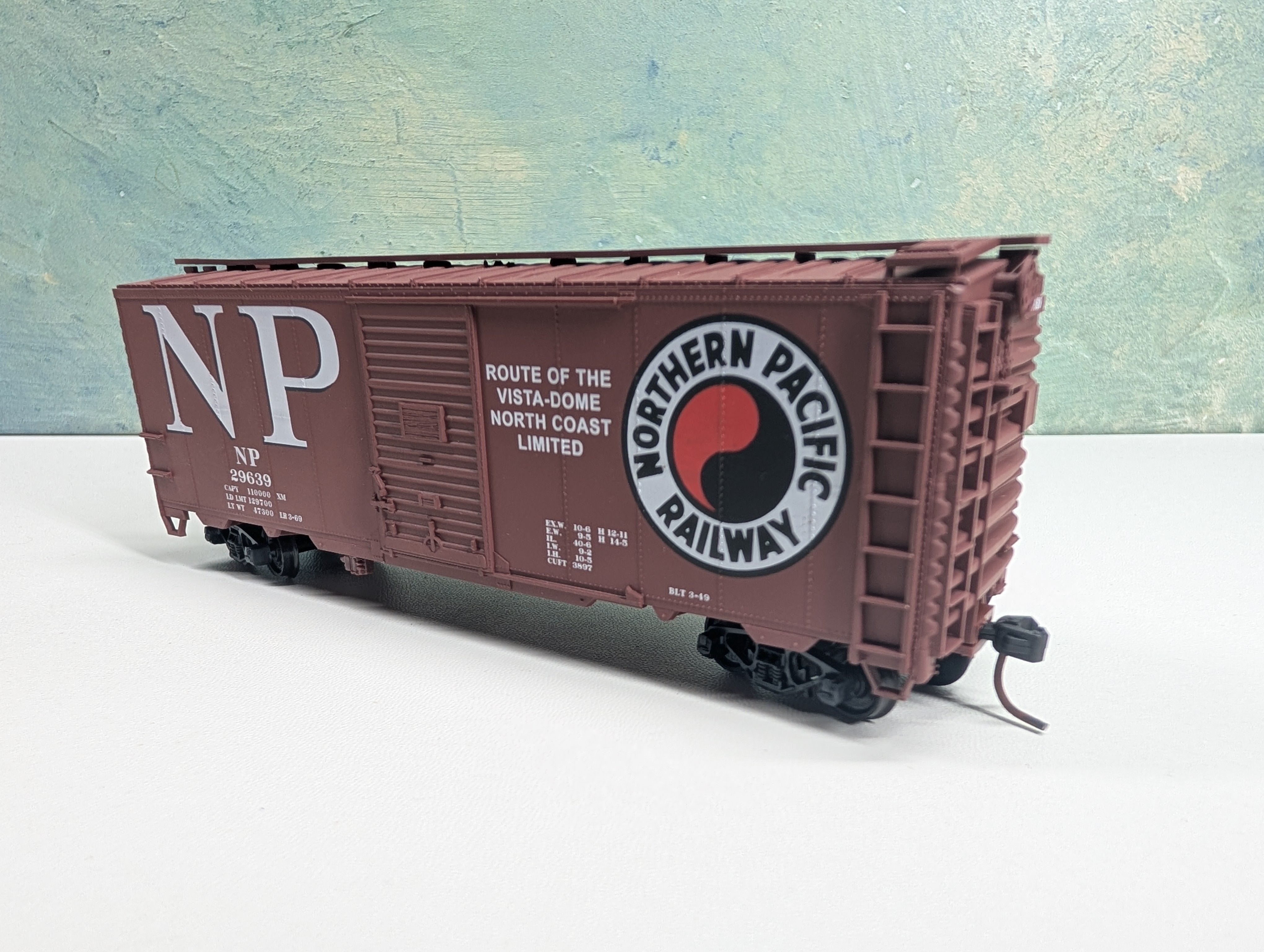 USED Accurail HO Scale 40' Box Car Northern Pacific NP #29639