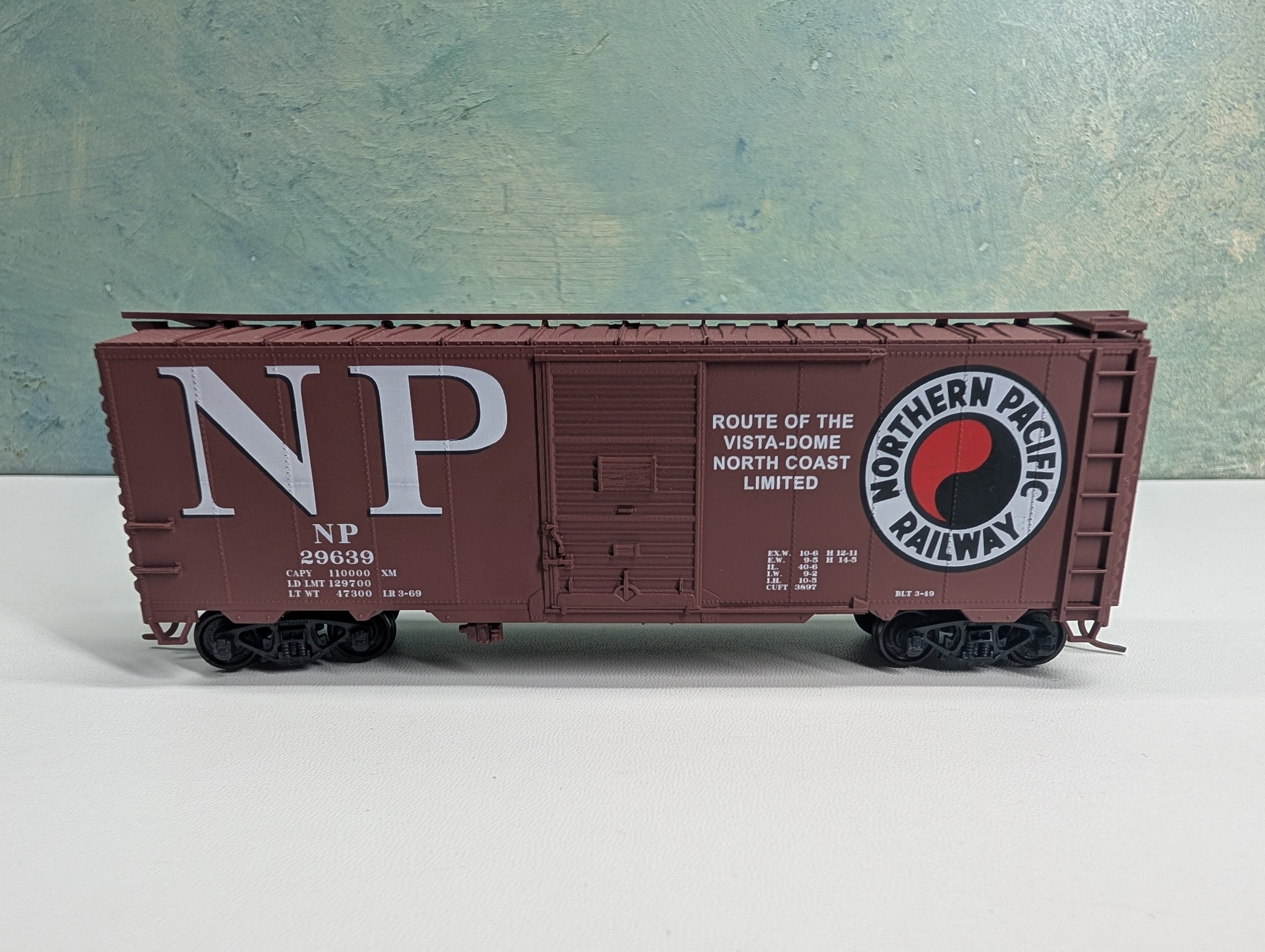 USED Accurail HO Scale 40' Box Car Northern Pacific NP #29639