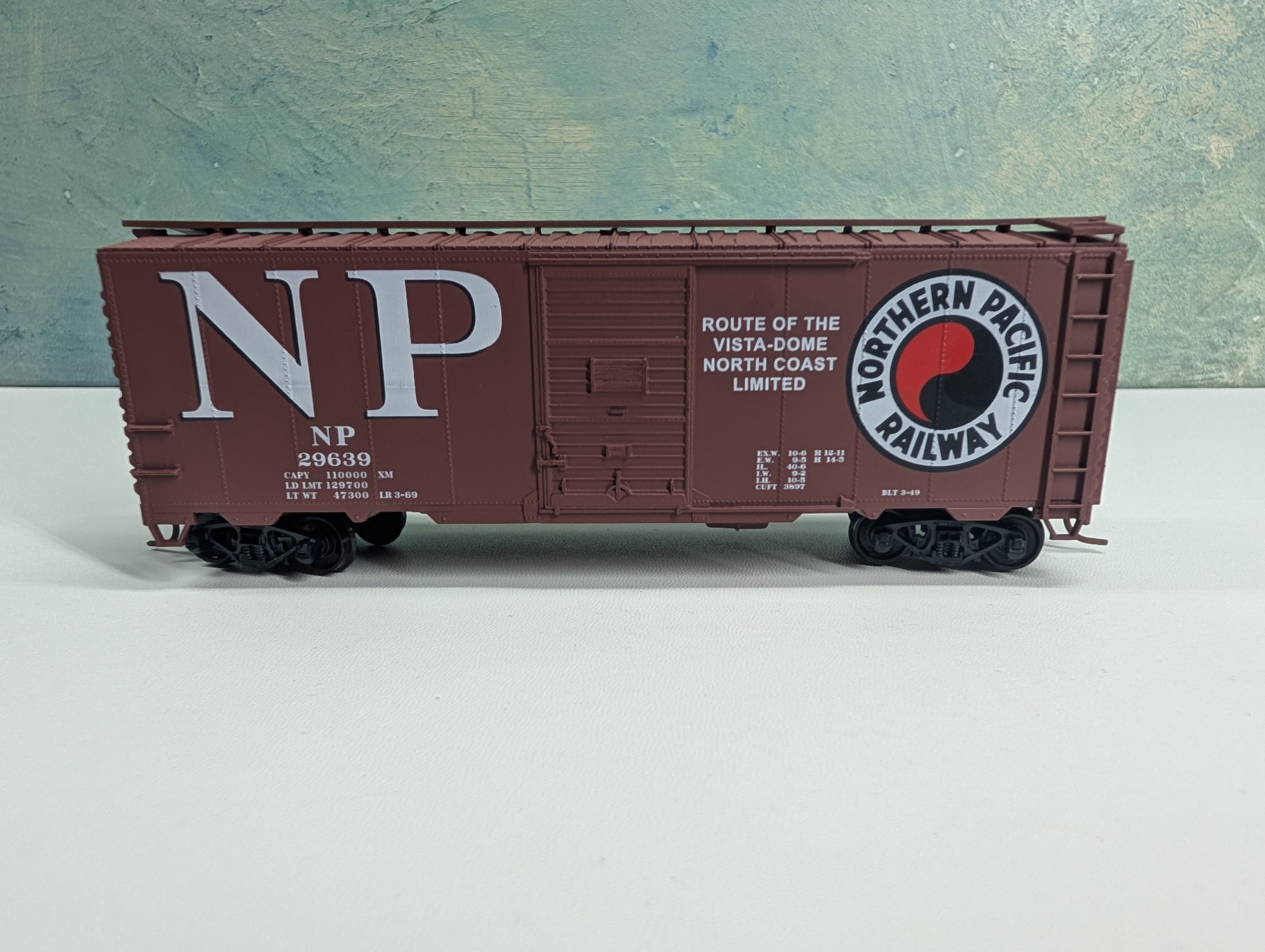 USED Accurail HO Scale 40' Box Car Northern Pacific NP #29639