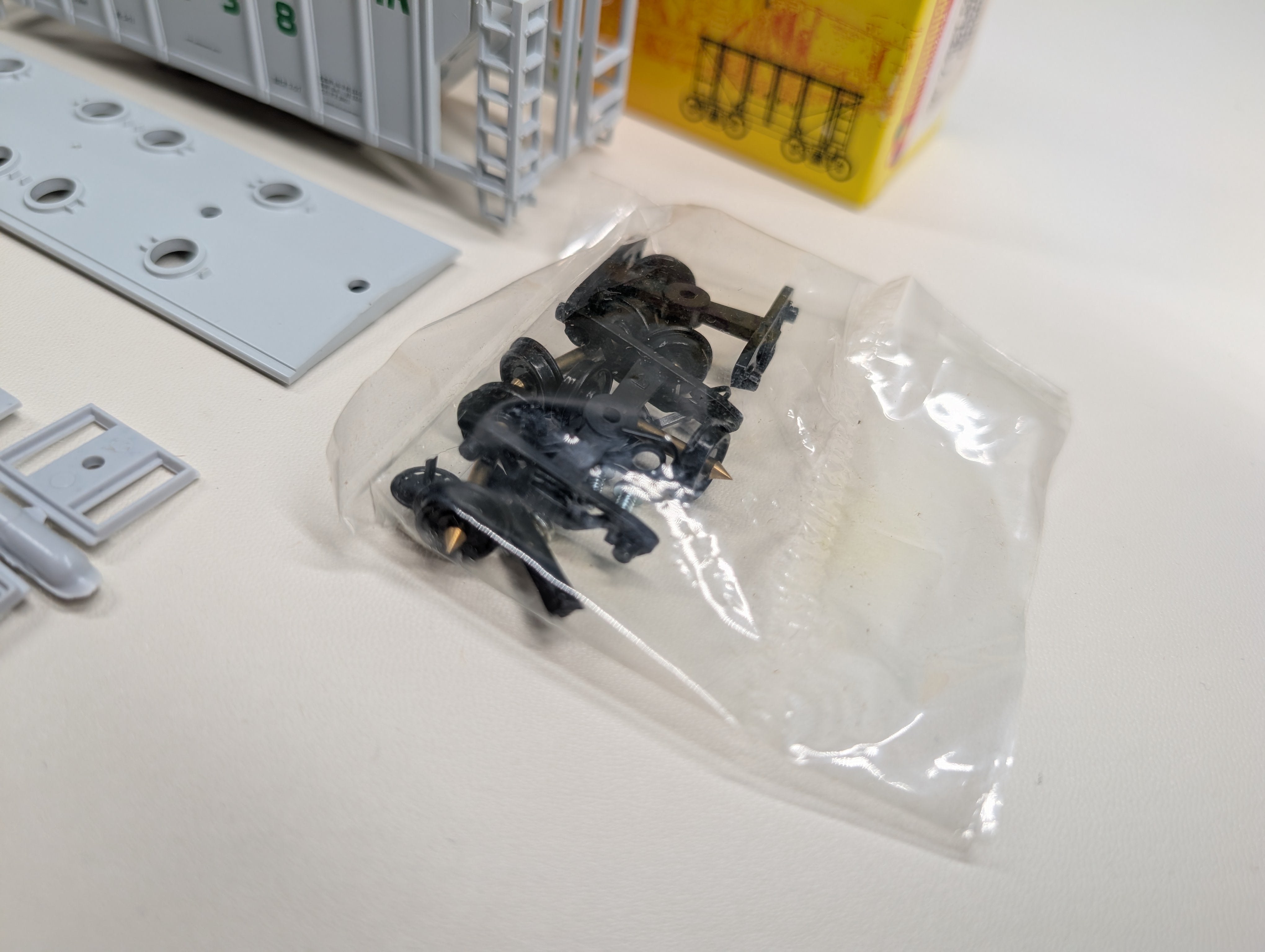 USED Roundhouse #02067 HO Scale 2 Bay Covered Hopper Central of Georgia #1138 KIT